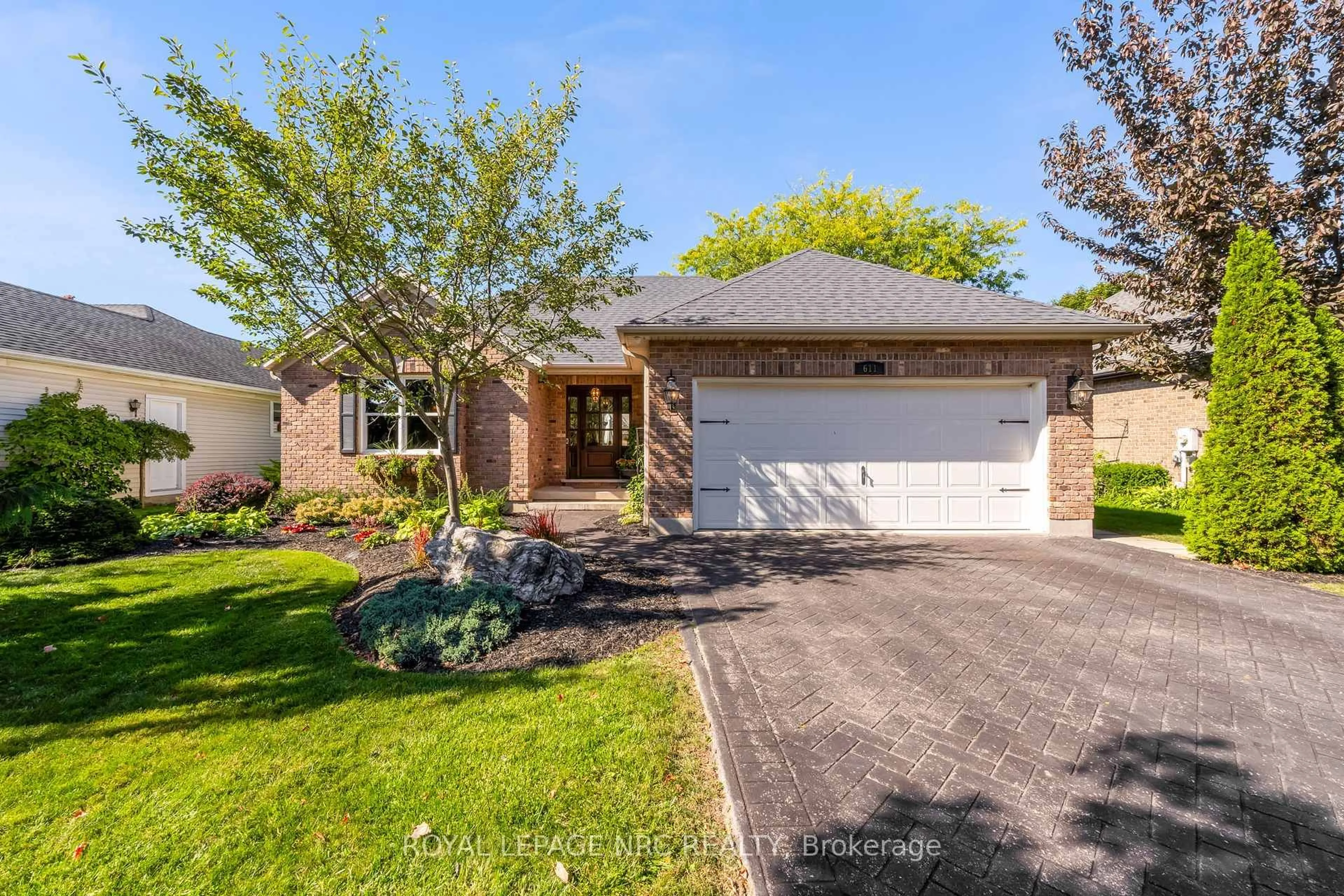 Home with brick exterior material, street for 611 Victoria St, Niagara-on-the-Lake Ontario L0S 1J0