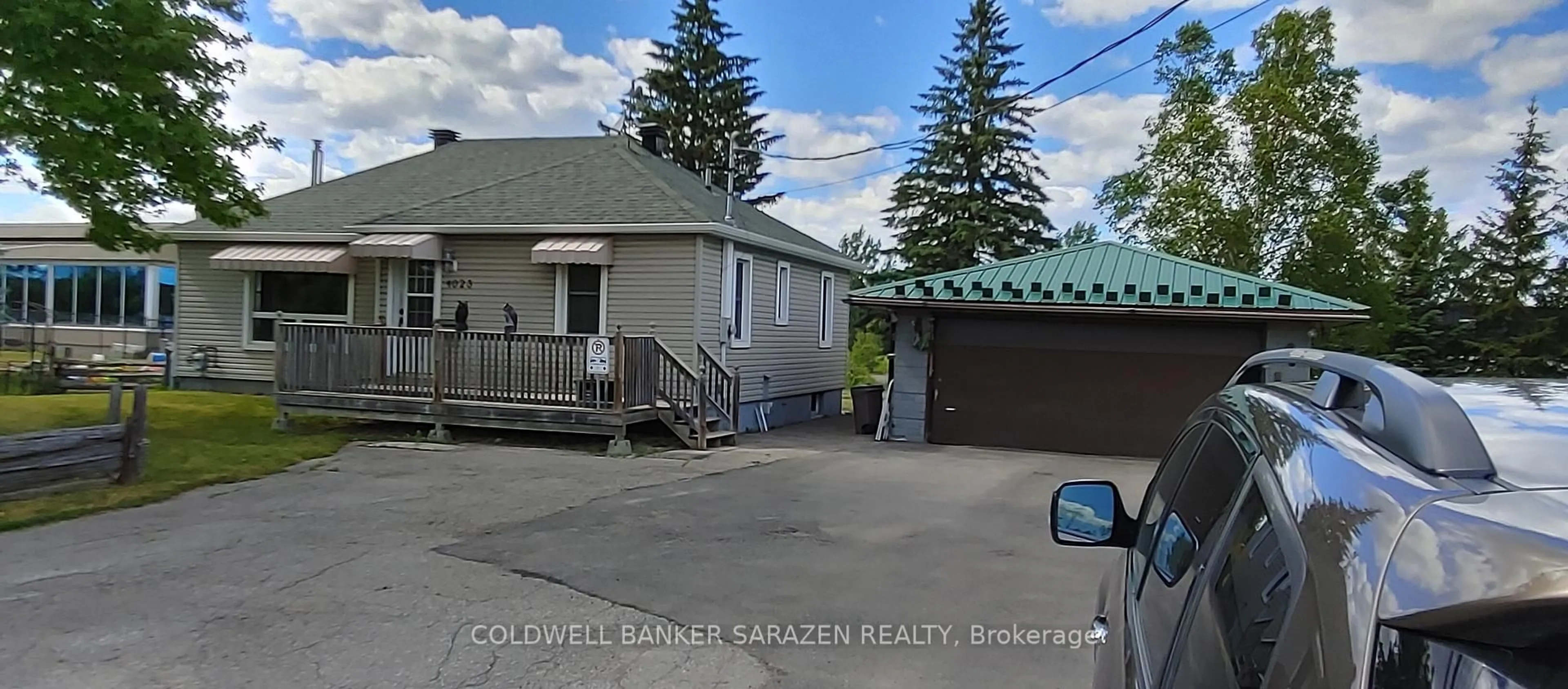A pic from outside/outdoor area/front of a property/back of a property/a pic from drone, street for 4023 Carling Ave, Ottawa Ontario K2K 2A3