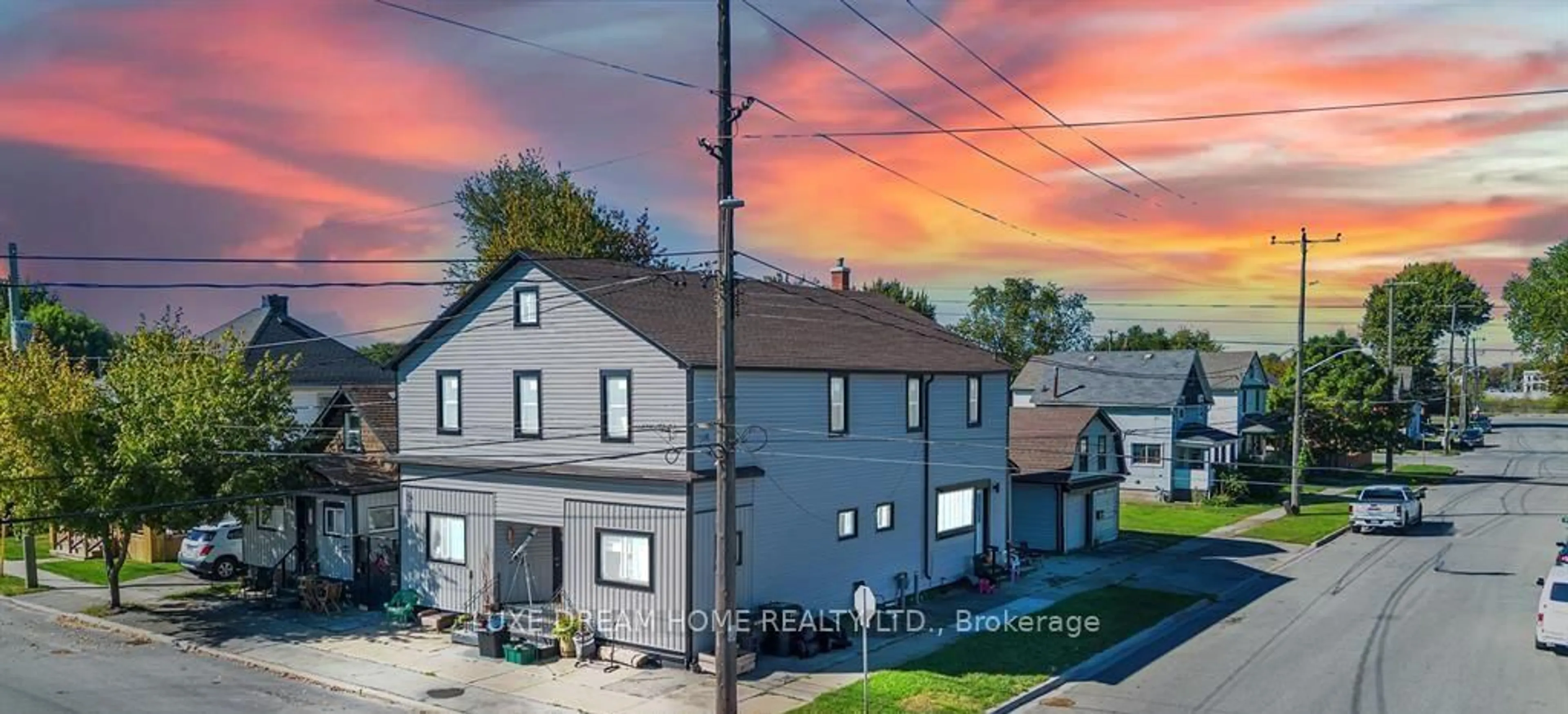 A pic from outside/outdoor area/front of a property/back of a property/a pic from drone, building for 224 MITCHELL St, Port Colborne Ontario L3K 1Y3
