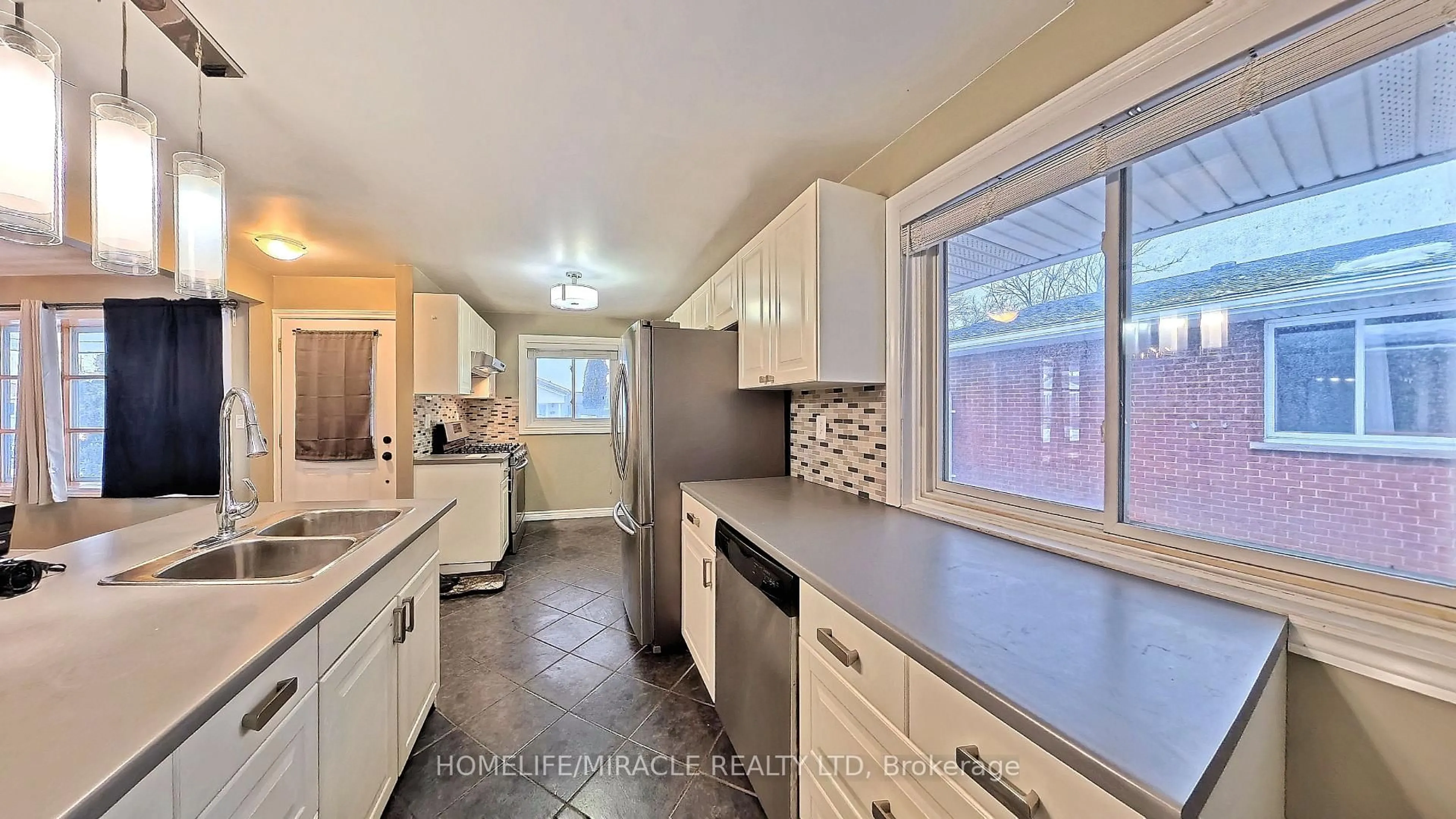 Open concept kitchen, ceramic/tile floor for 61 Bosworth Cres, Kitchener Ontario N2E 1Y9