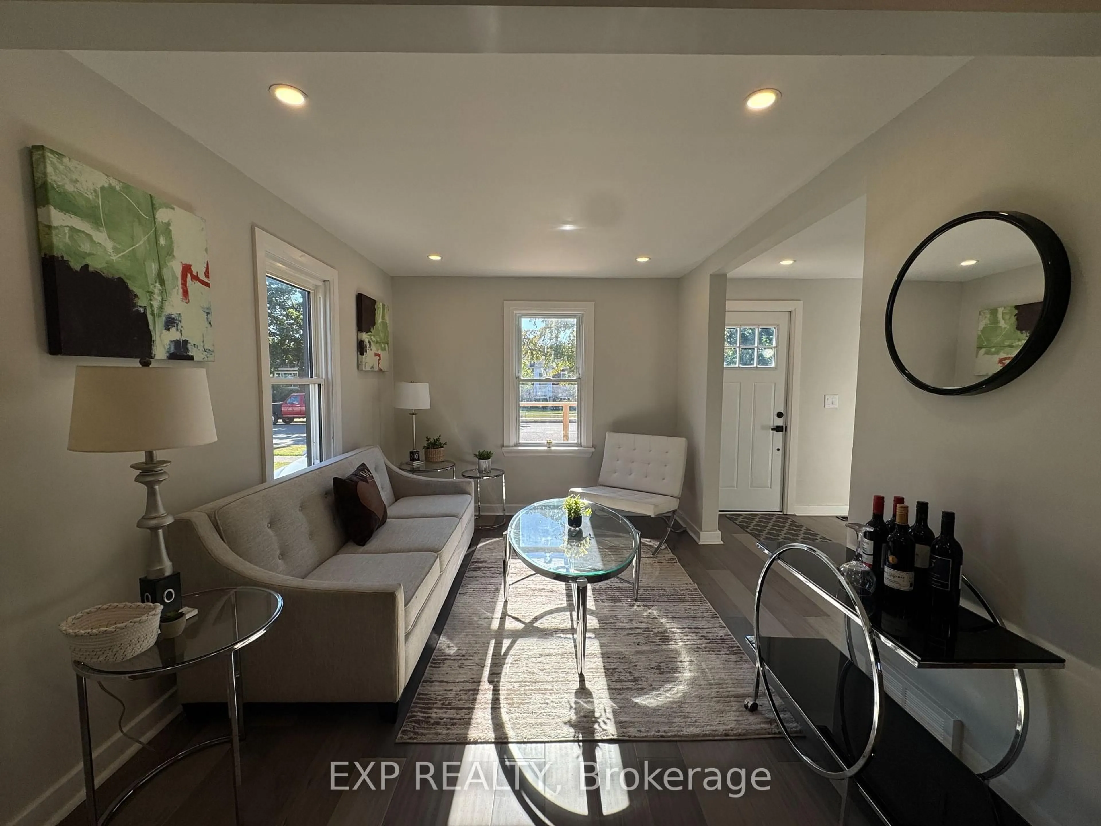 Living room with furniture, ceramic/tile floor for 260 Wallace Ave, Welland Ontario L3B 1R6