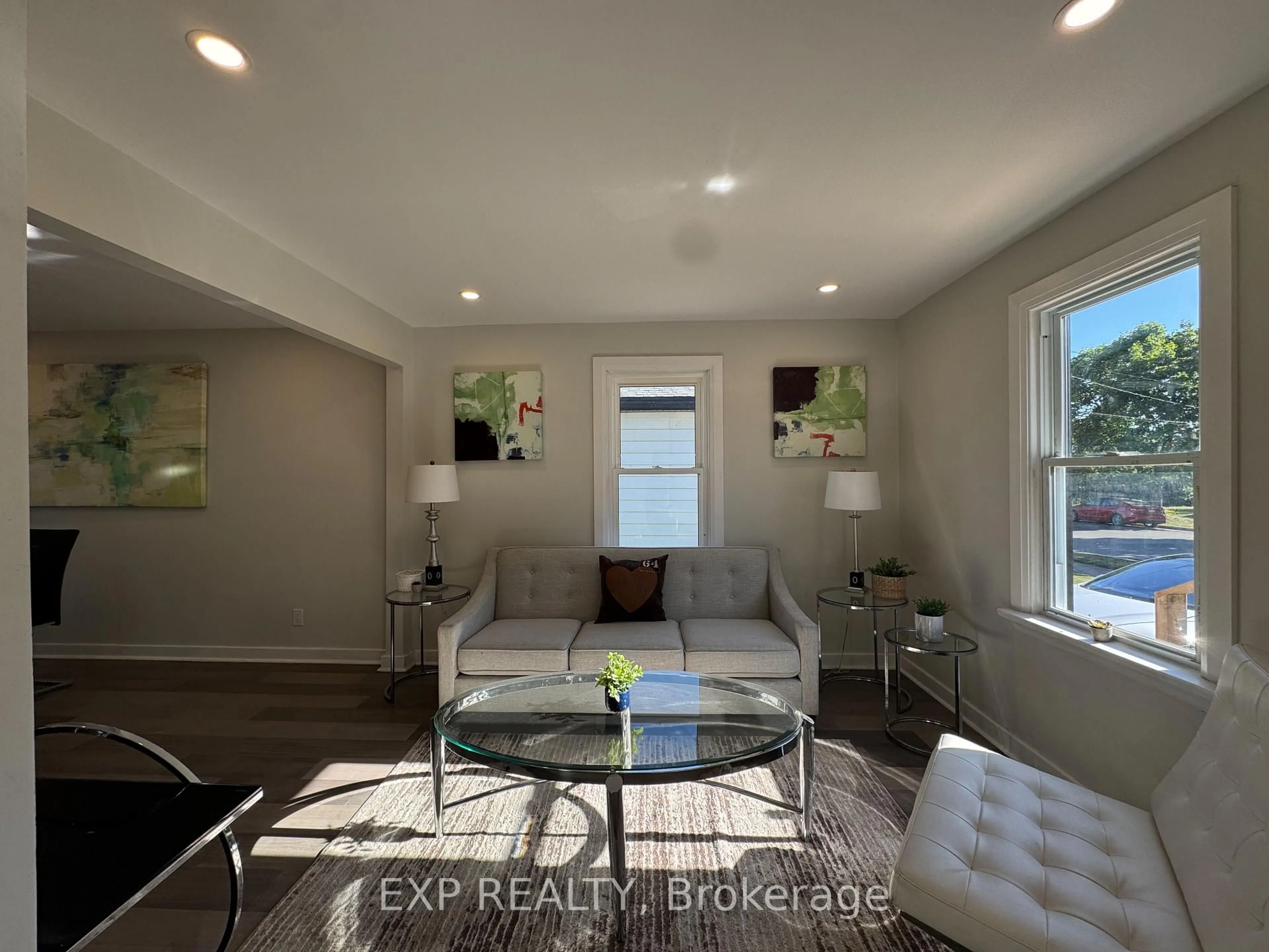 Living room with furniture, unknown for 260 Wallace Ave, Welland Ontario L3B 1R6