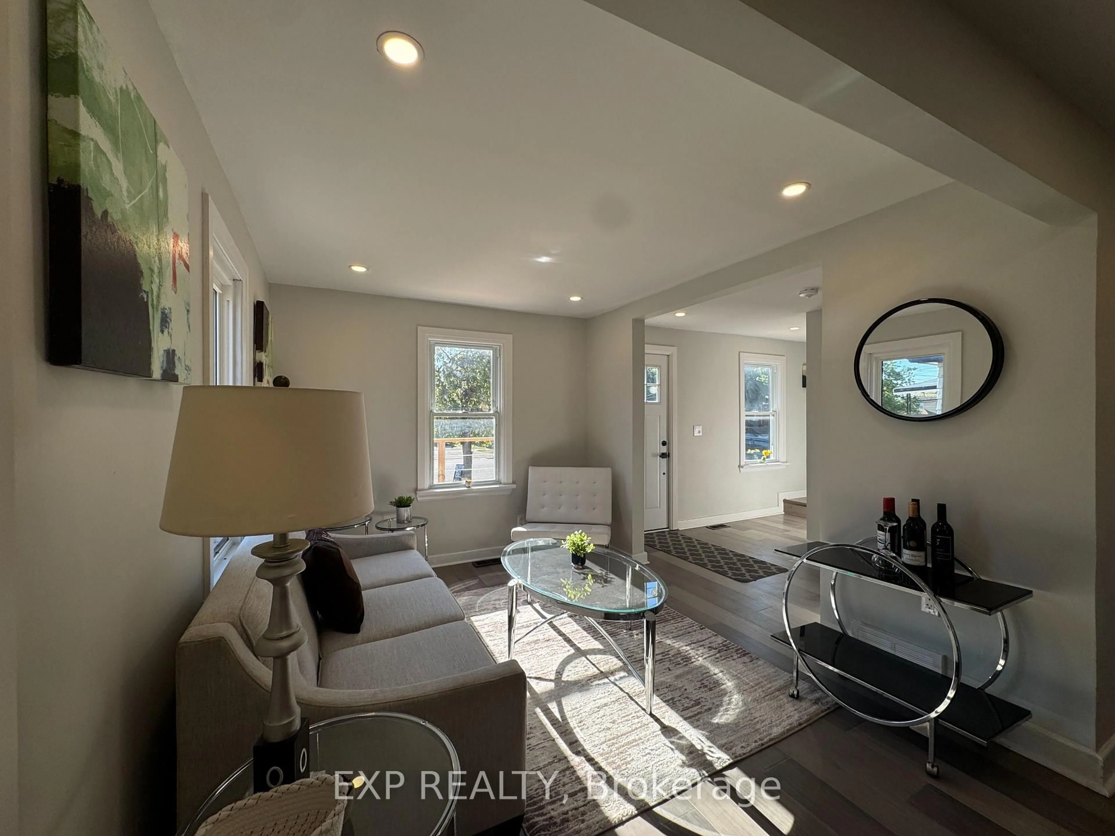 Living room with furniture, unknown for 260 Wallace Ave, Welland Ontario L3B 1R6