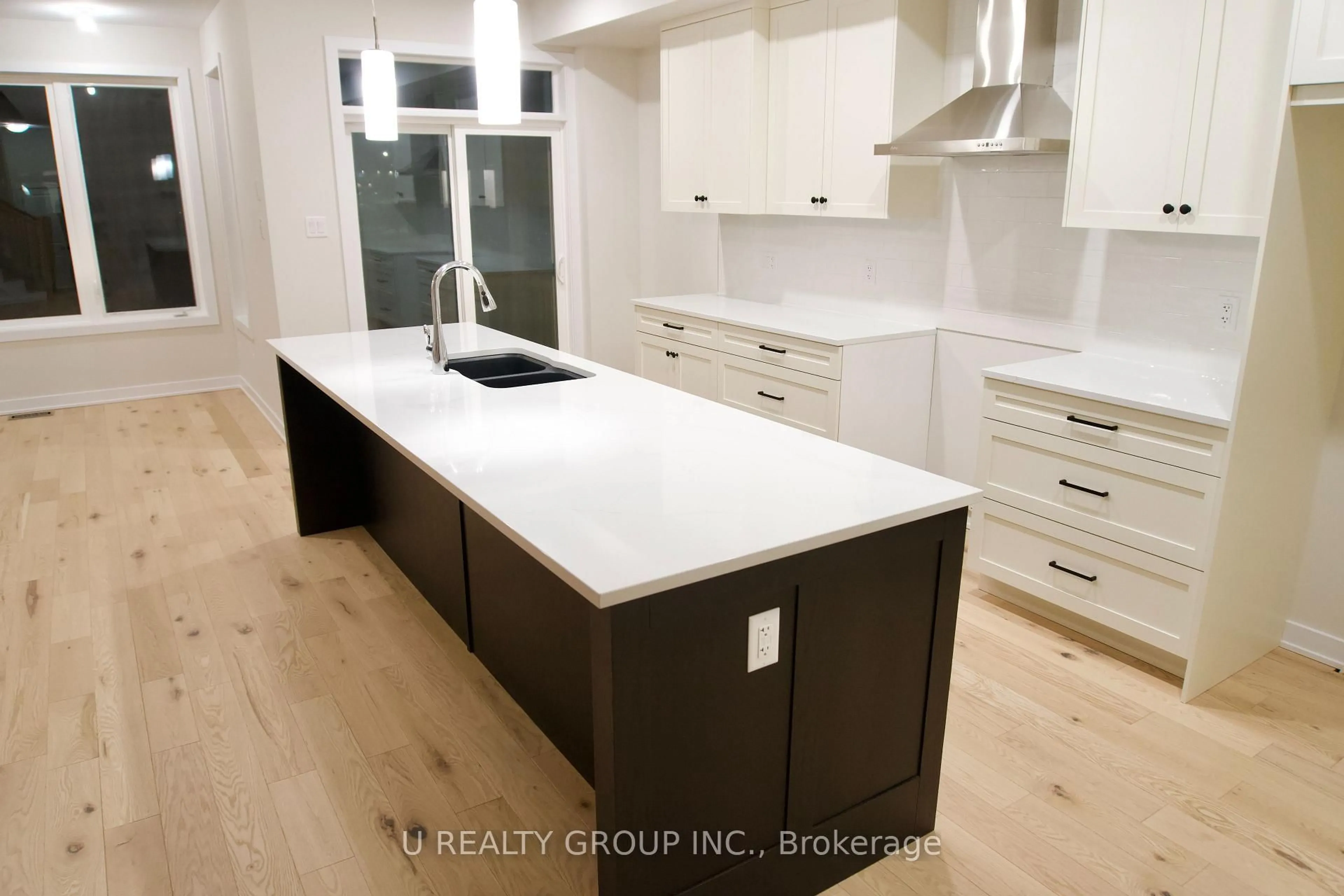 Contemporary kitchen, unknown for 217 Marssalia Cres, Orleans Ontario K4A 5L9