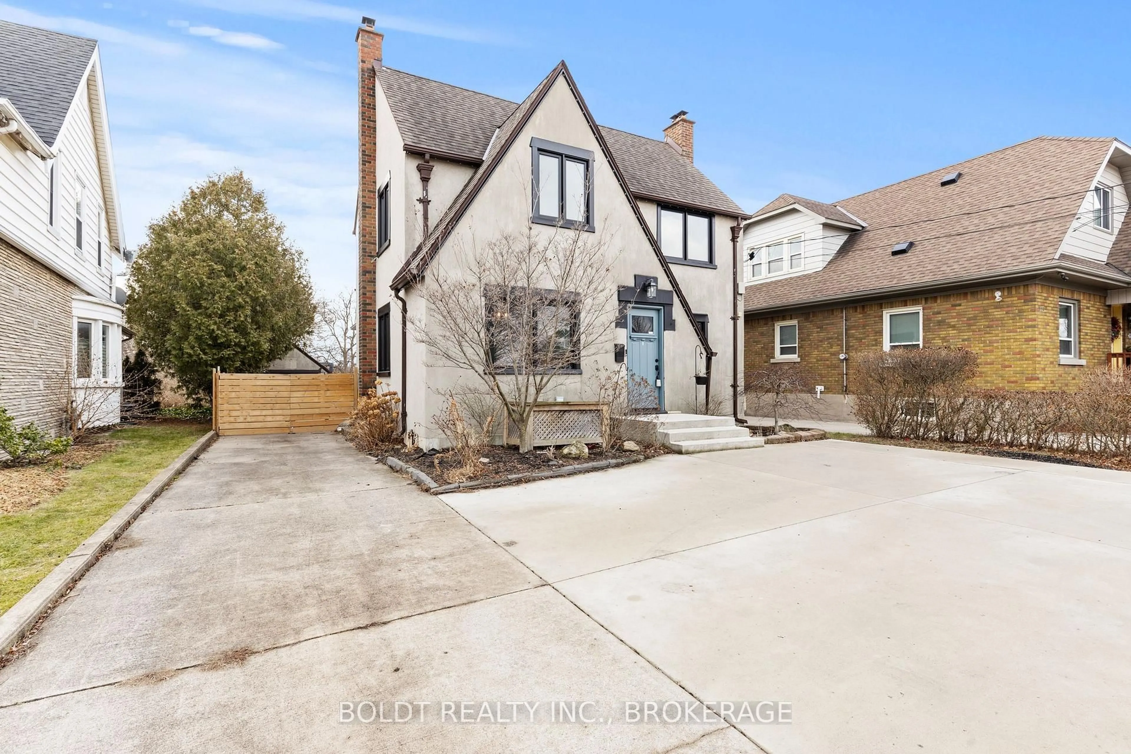 Home with brick exterior material, street for 322 Queenston St, St. Catharines Ontario L2P 2X7