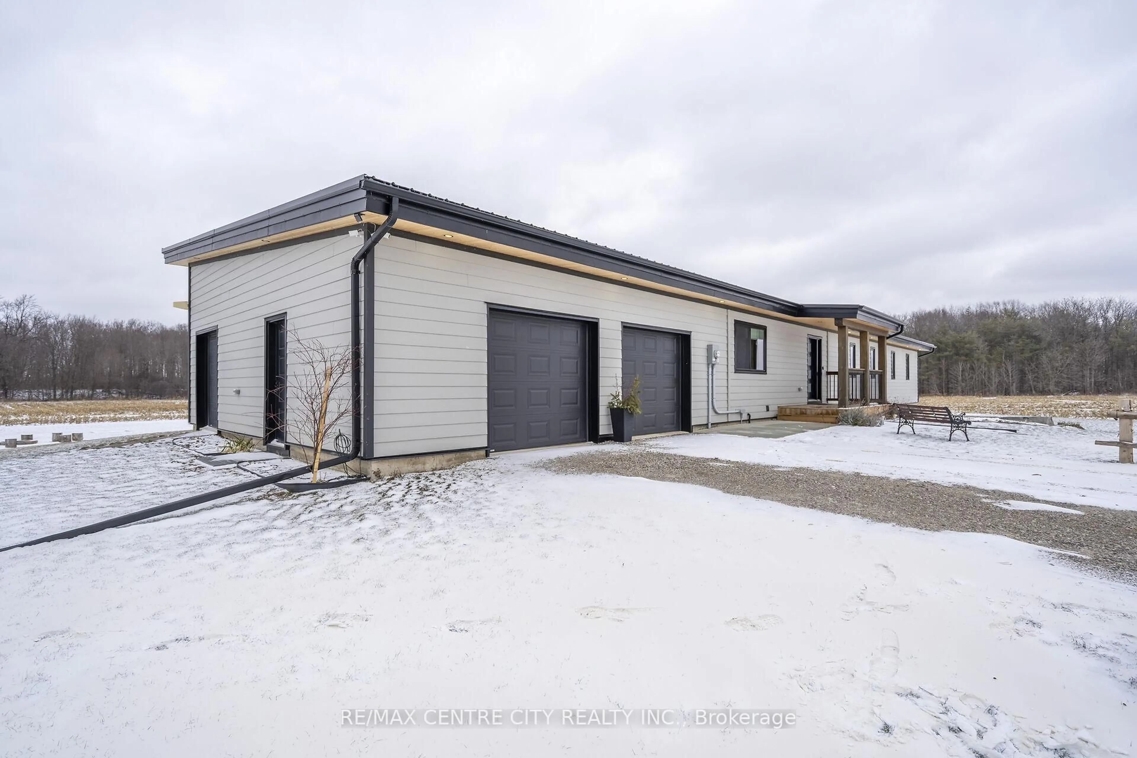Indoor garage for 143273 Hawkins Rd, South-West Oxford Ontario N0L 1C0