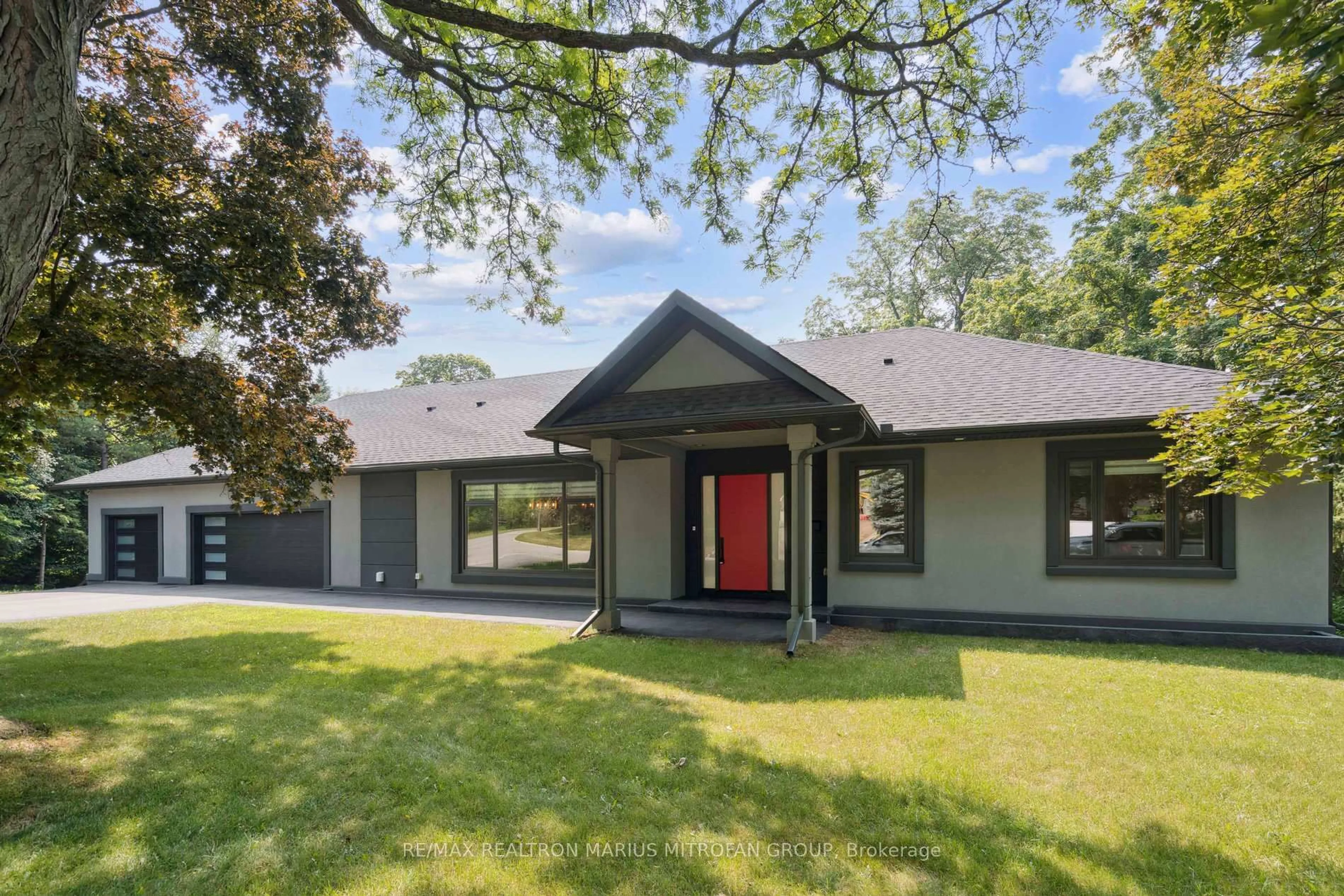 Home with vinyl exterior material, unknown for 1 Gaywood Gdns, Brantford Ontario N3T 5J7