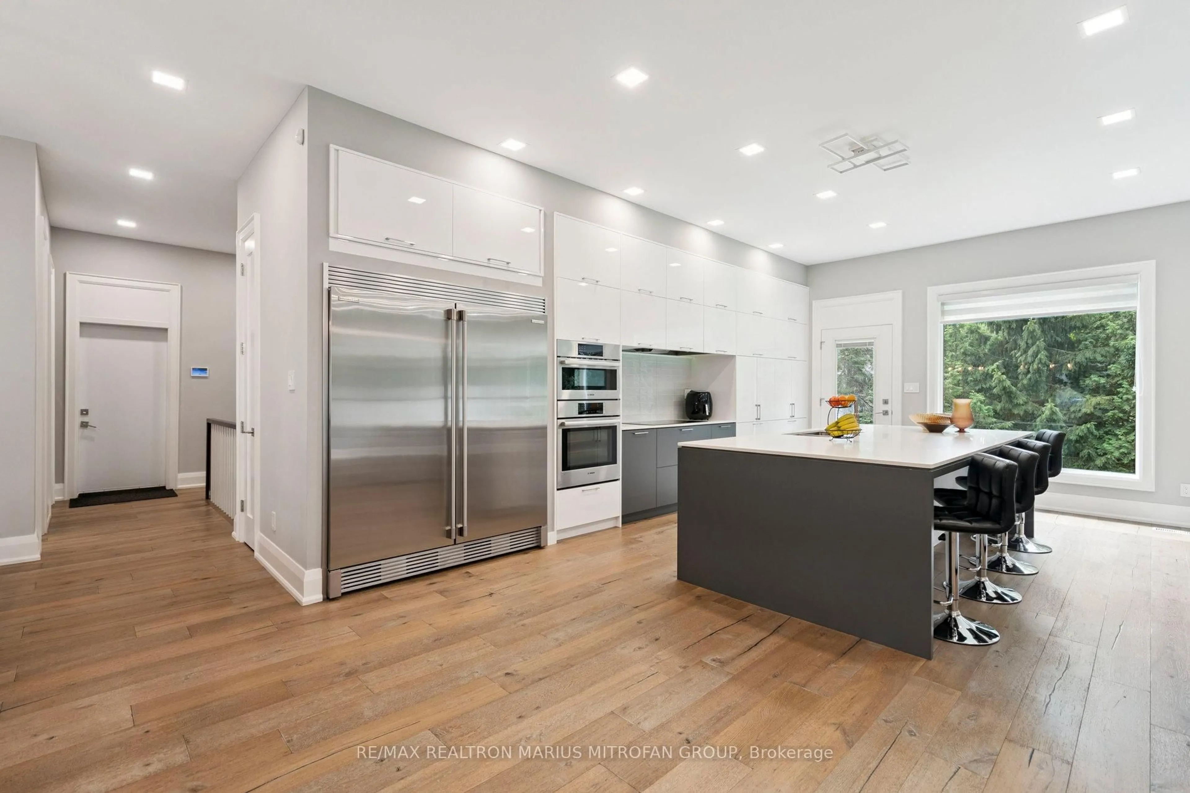 Contemporary kitchen, unknown for 1 Gaywood Gdns, Brantford Ontario N3T 5J7