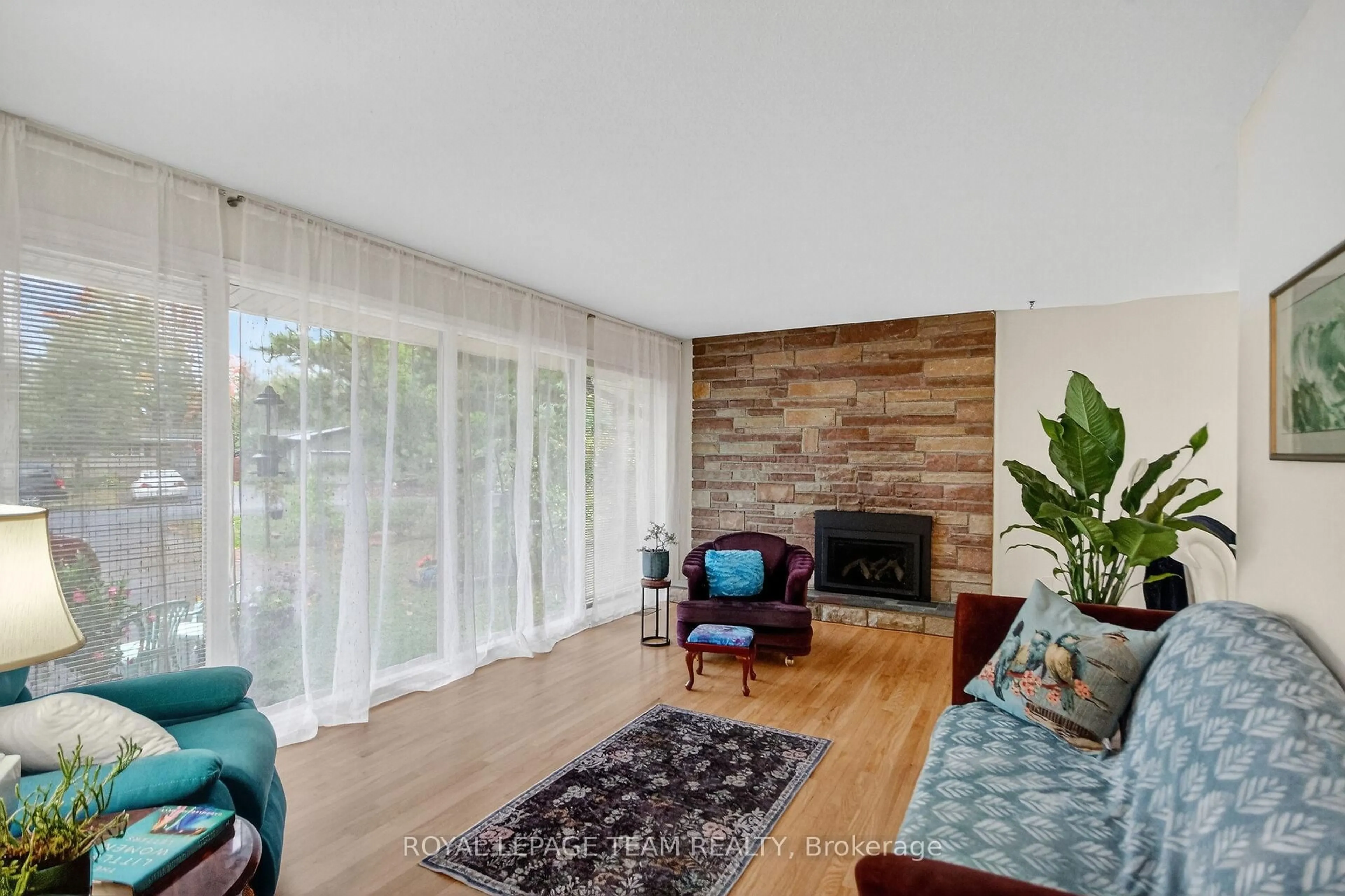 Living room with furniture, wood/laminate floor for 46 Quinpool Cres, Ottawa Ontario K2H 6J1