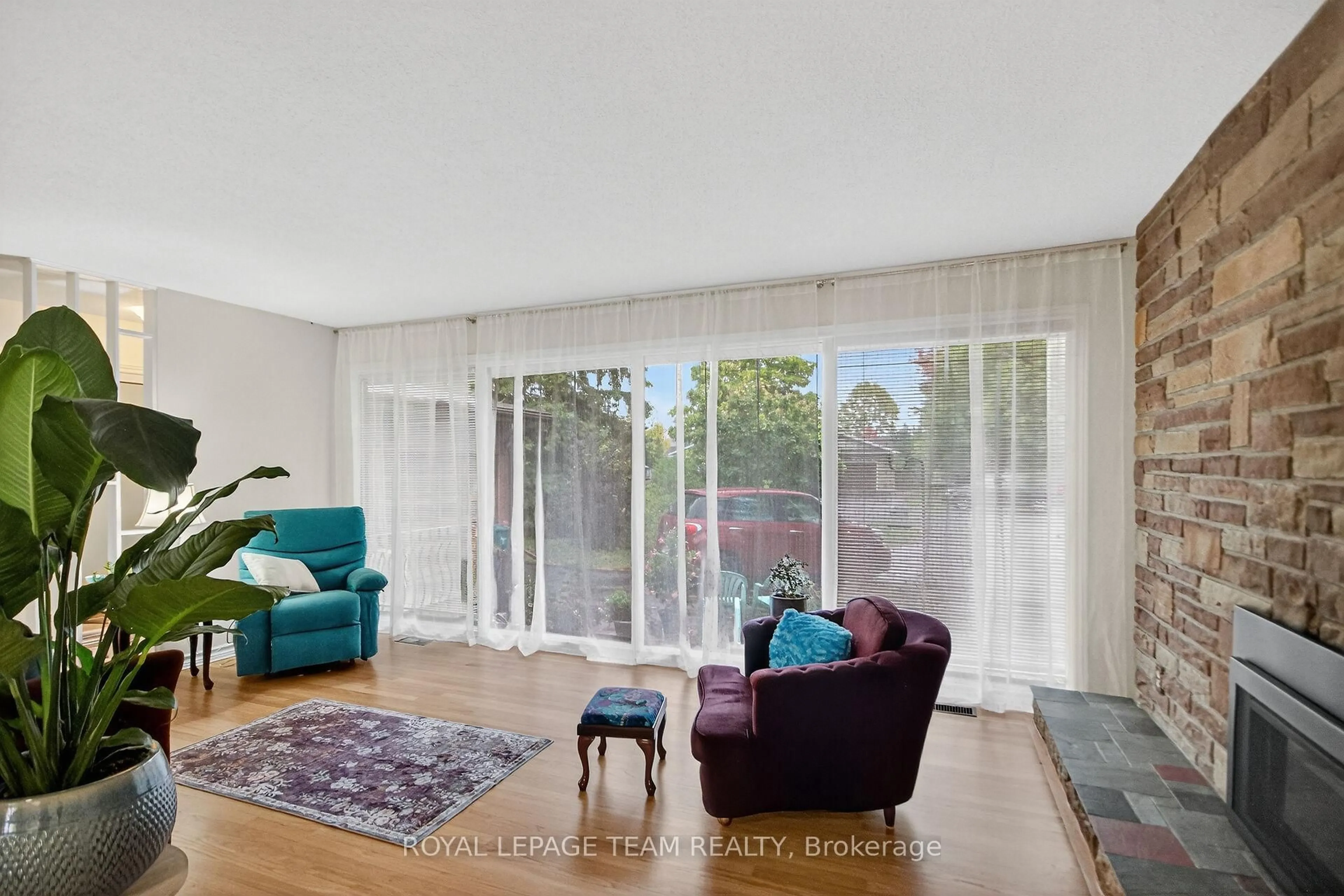 Living room with furniture, unknown for 46 Quinpool Cres, Ottawa Ontario K2H 6J1