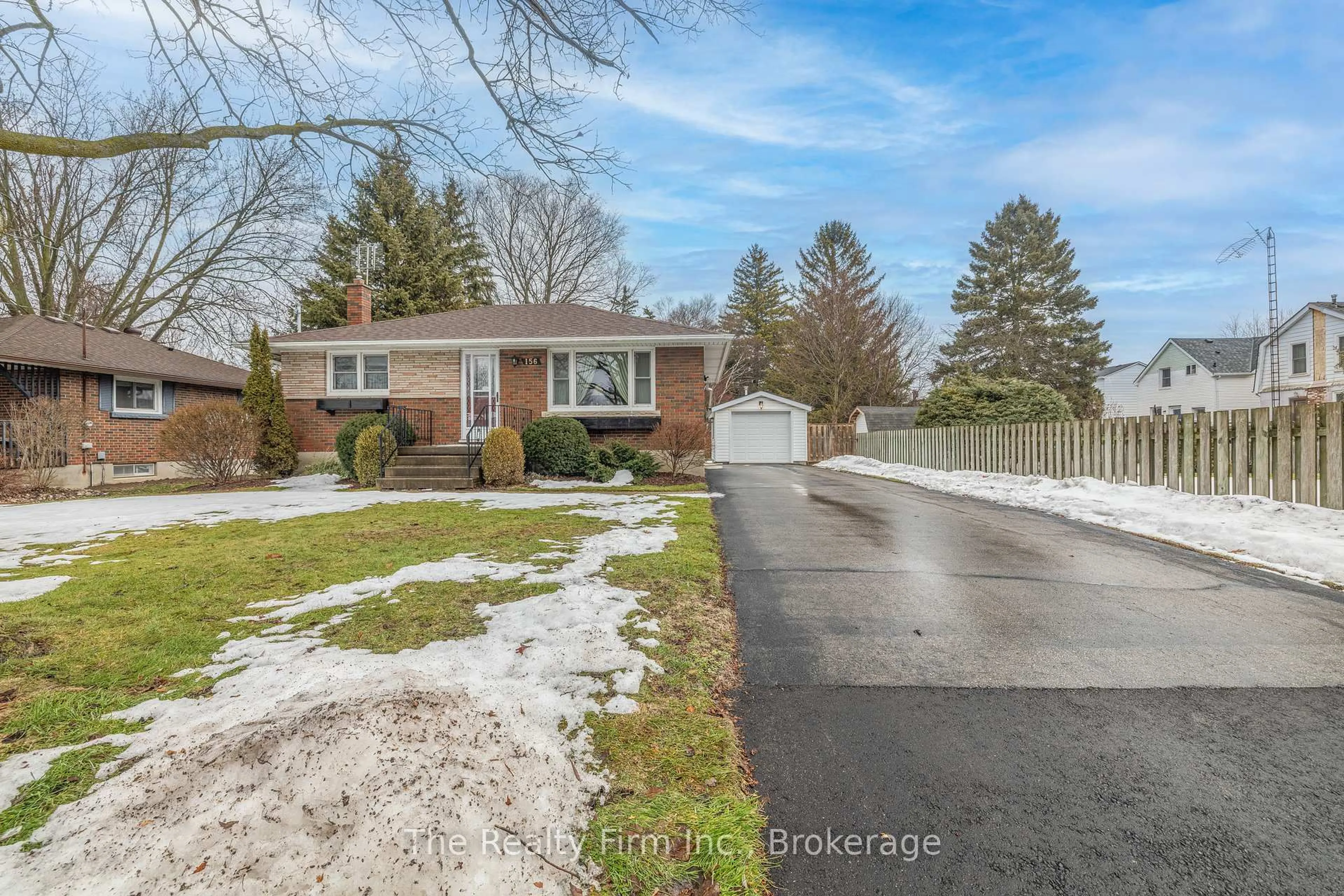 A pic from outside/outdoor area/front of a property/back of a property/a pic from drone, street for 156 Victoria St, Woodstock Ontario N4S 6V9