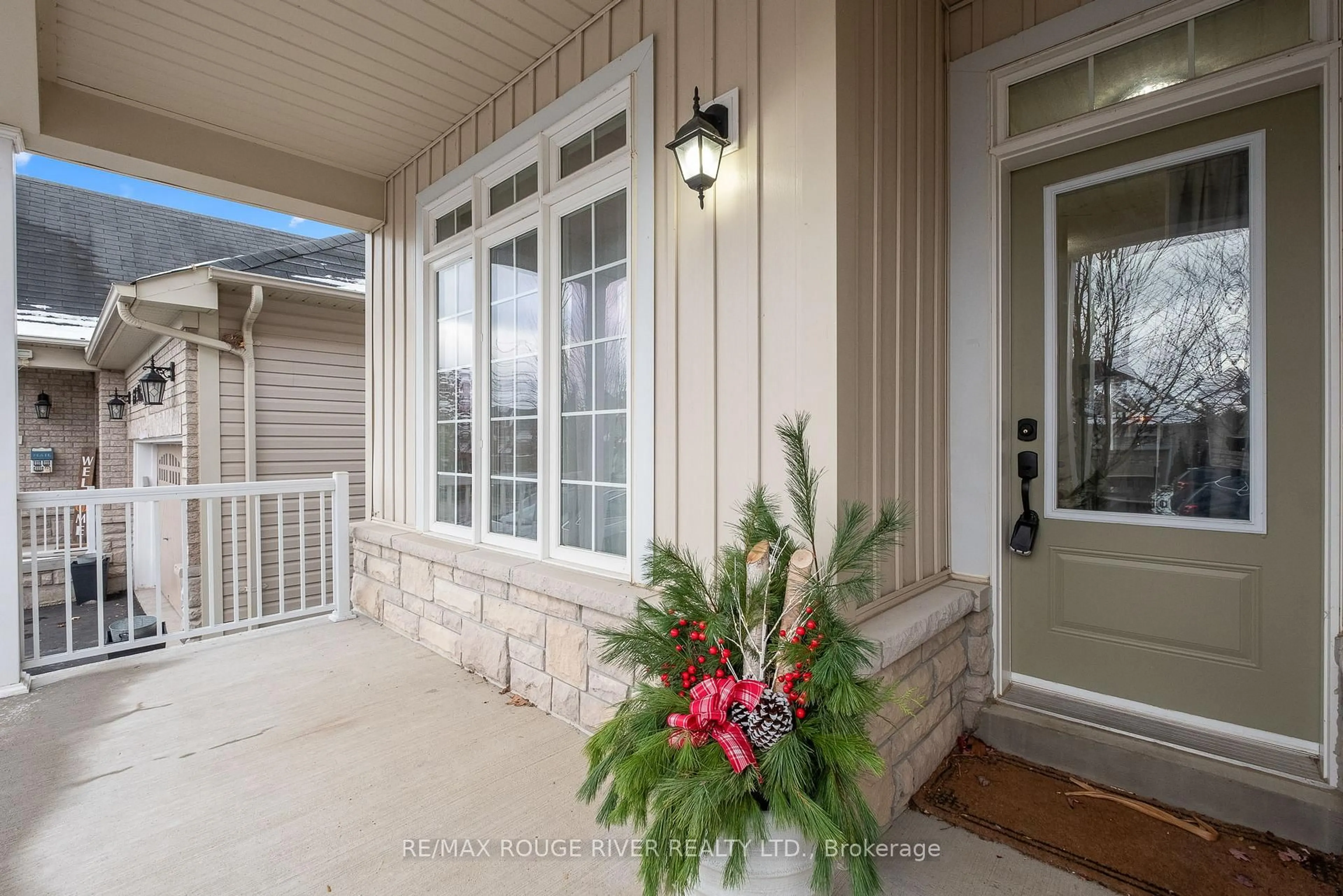 Indoor entryway for 657 Prince of Wales Dr, Cobourg Ontario K9A 0C9