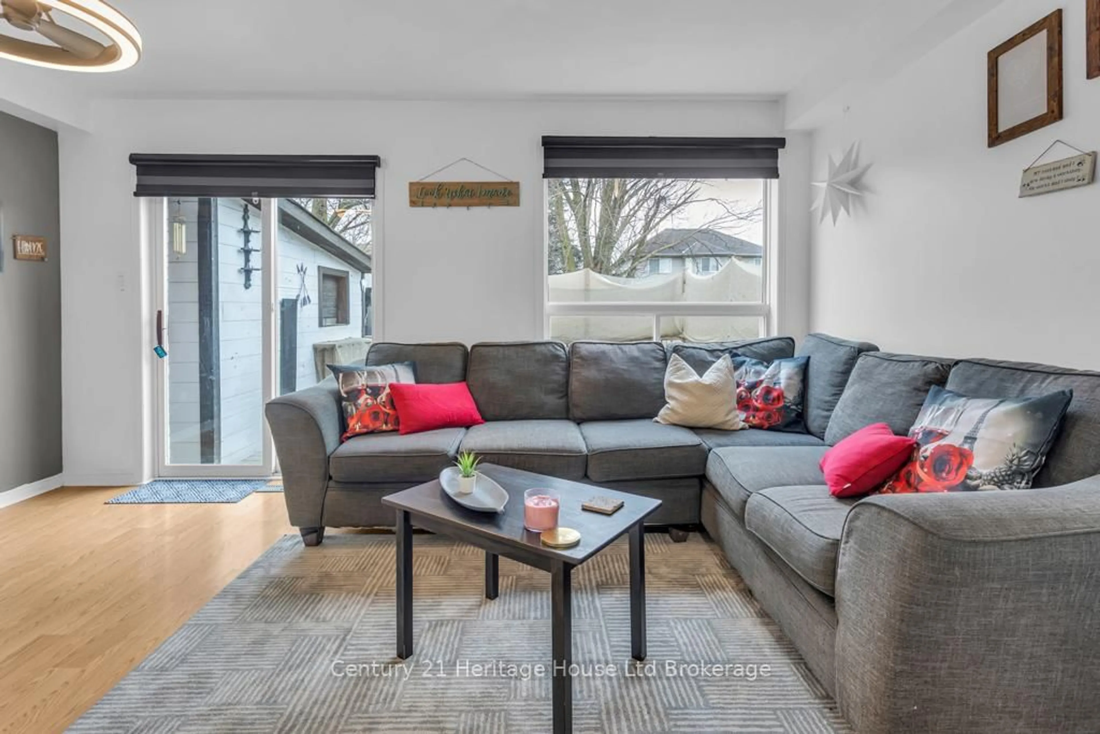 Living room with furniture, unknown for 23 Tulip Dr, Tillsonburg Ontario N4G 5S5