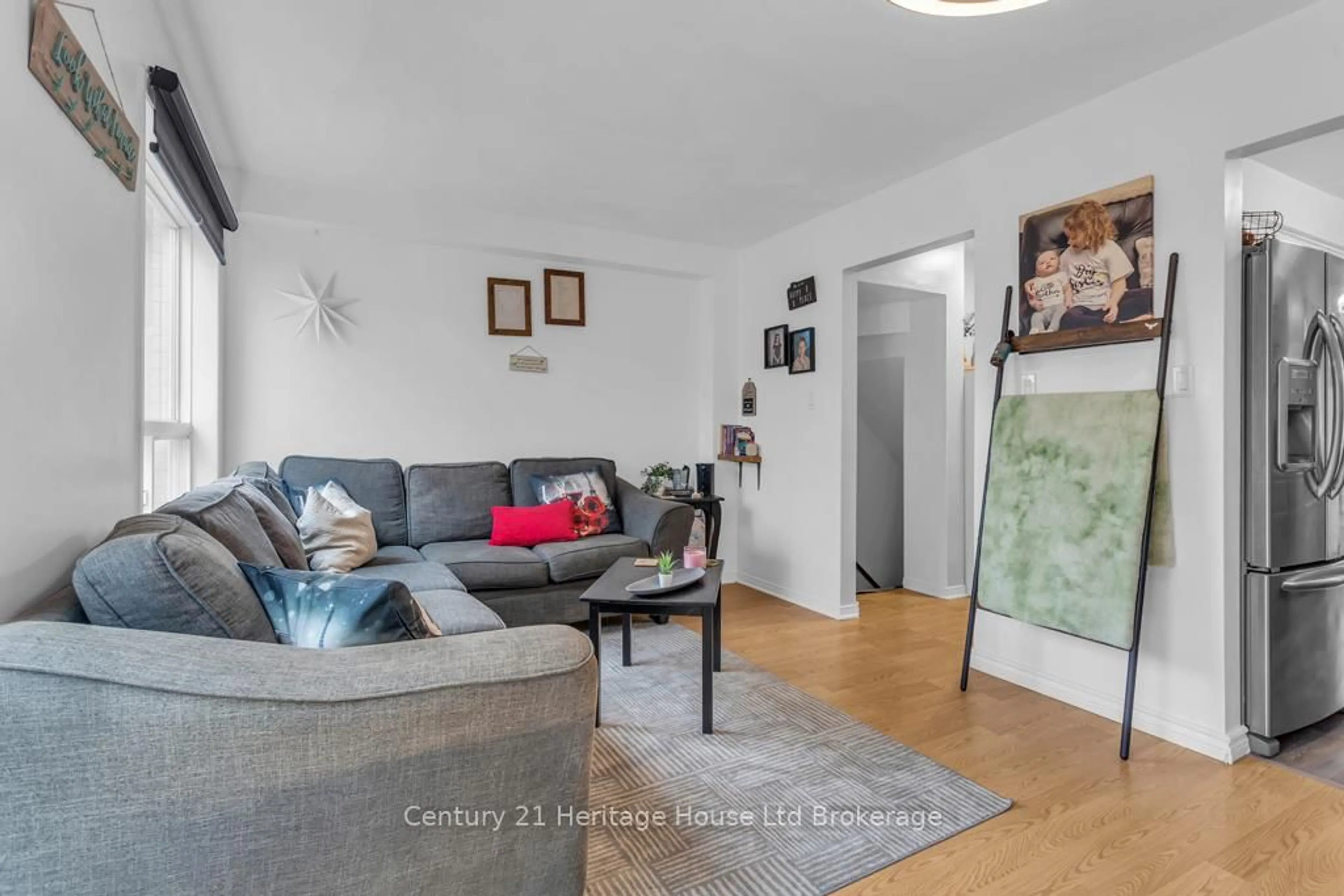 Living room with furniture, unknown for 23 Tulip Dr, Tillsonburg Ontario N4G 5S5