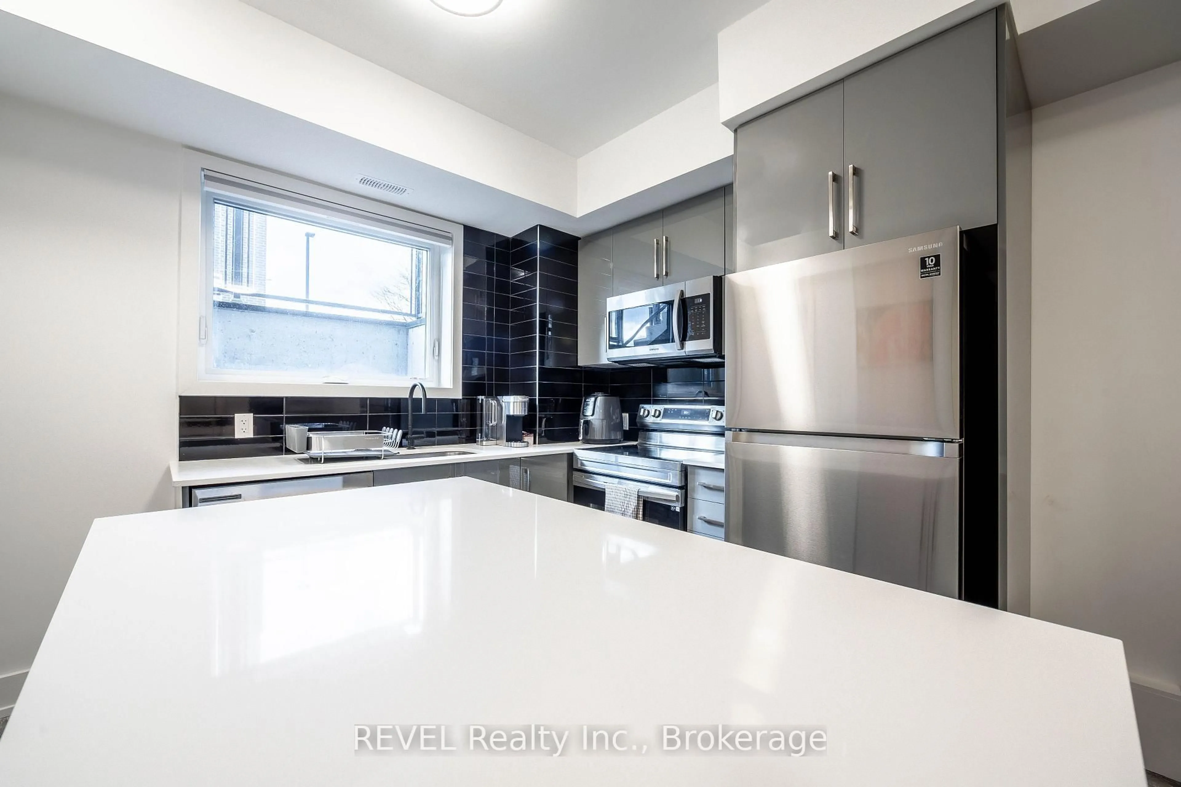 Unknown for 6065 Mcleod Rd #114, Niagara Falls Ontario L2G 0Z7