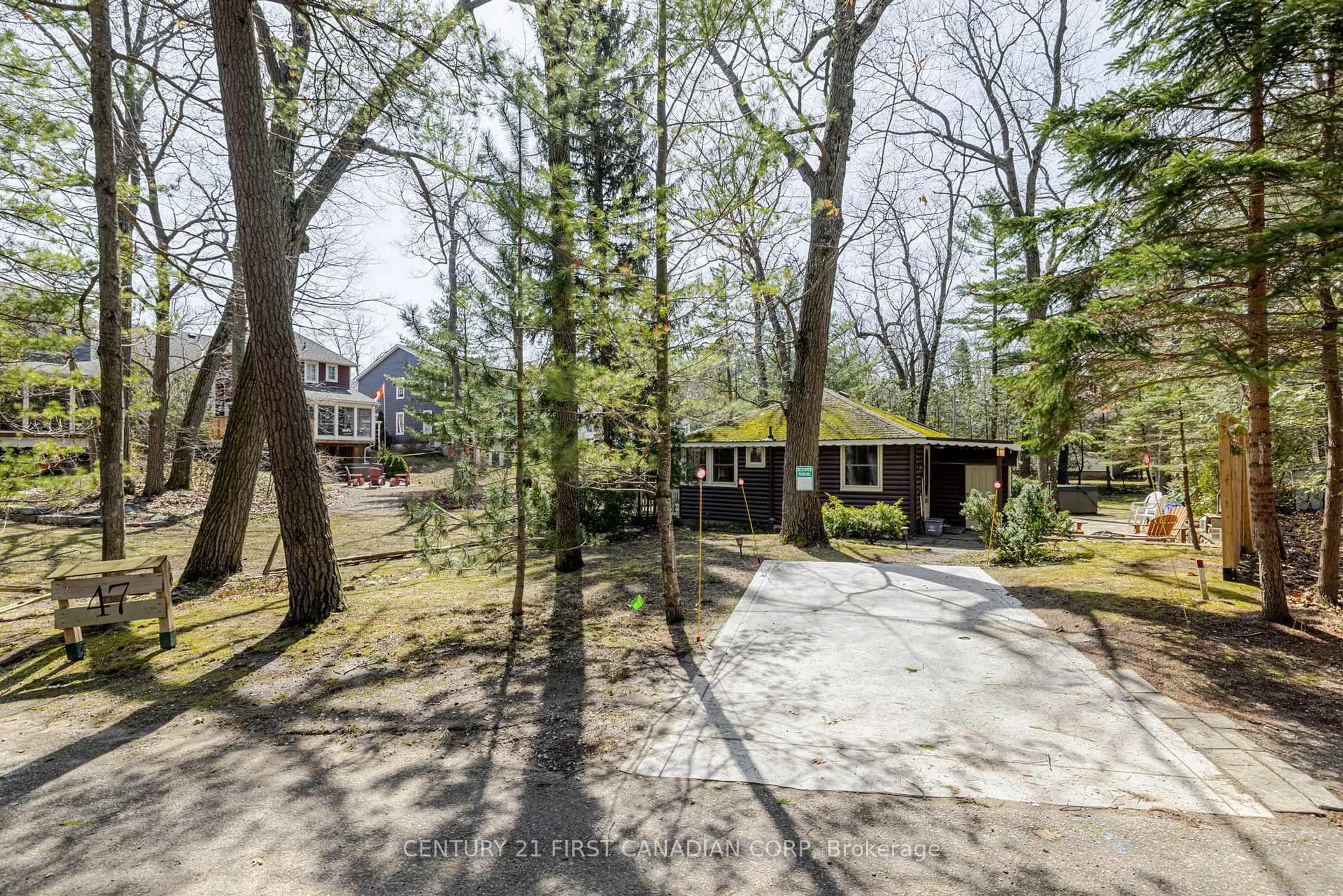 A pic from outside/outdoor area/front of a property/back of a property/a pic from drone, street for 47 Heaman Cres, Lambton Shores Ontario N0M 1T0