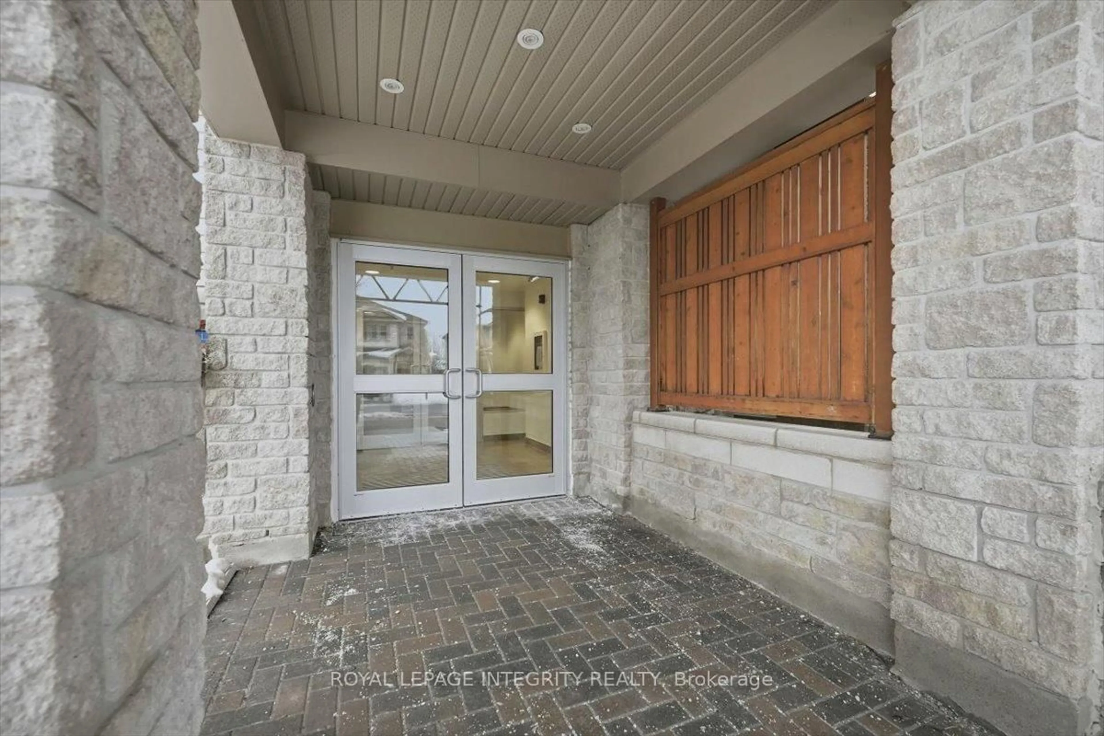 Indoor entryway for 151 Potts Private #303, Ottawa Ontario K4A 0V7