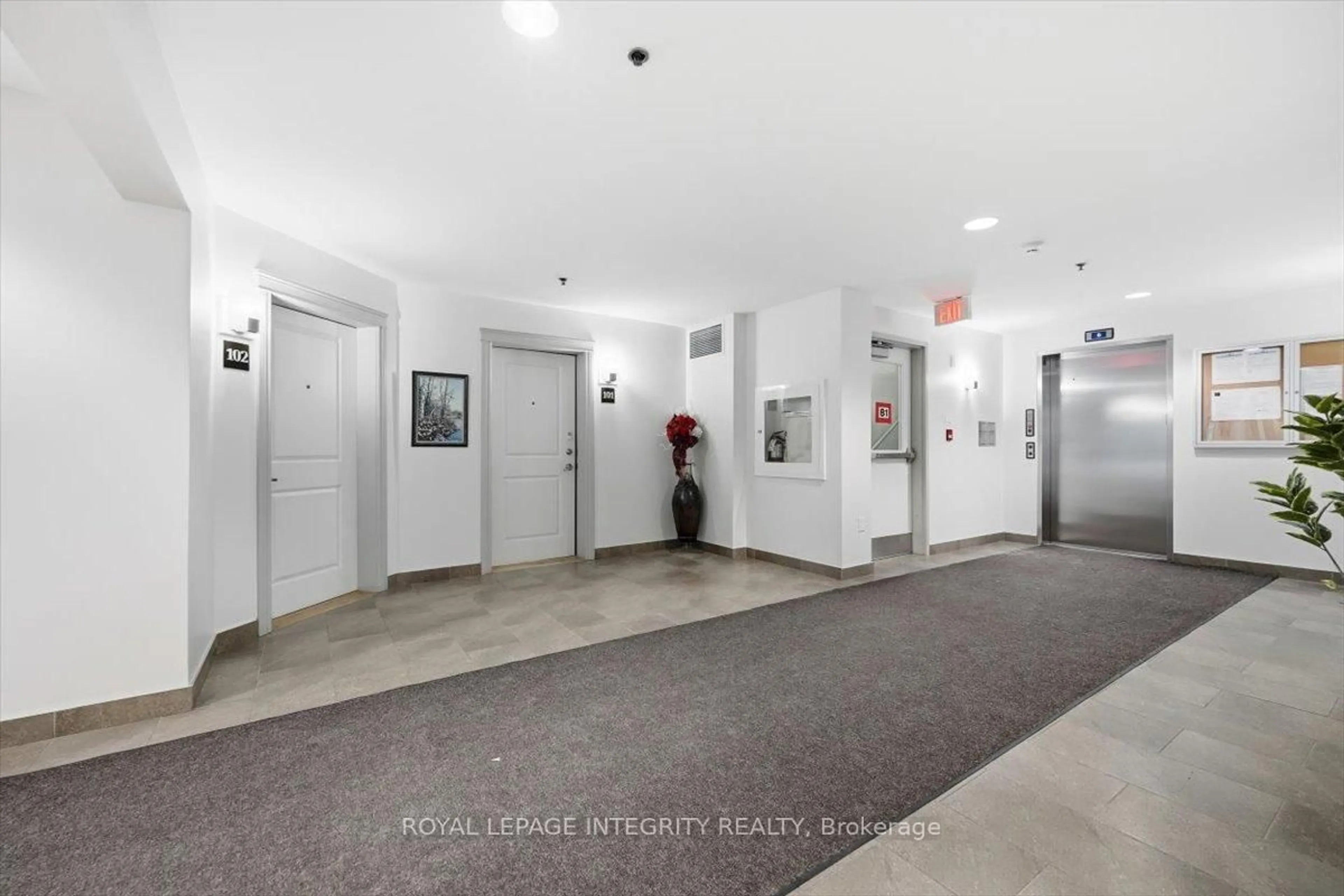 Indoor foyer for 151 Potts Private #303, Ottawa Ontario K4A 0V7