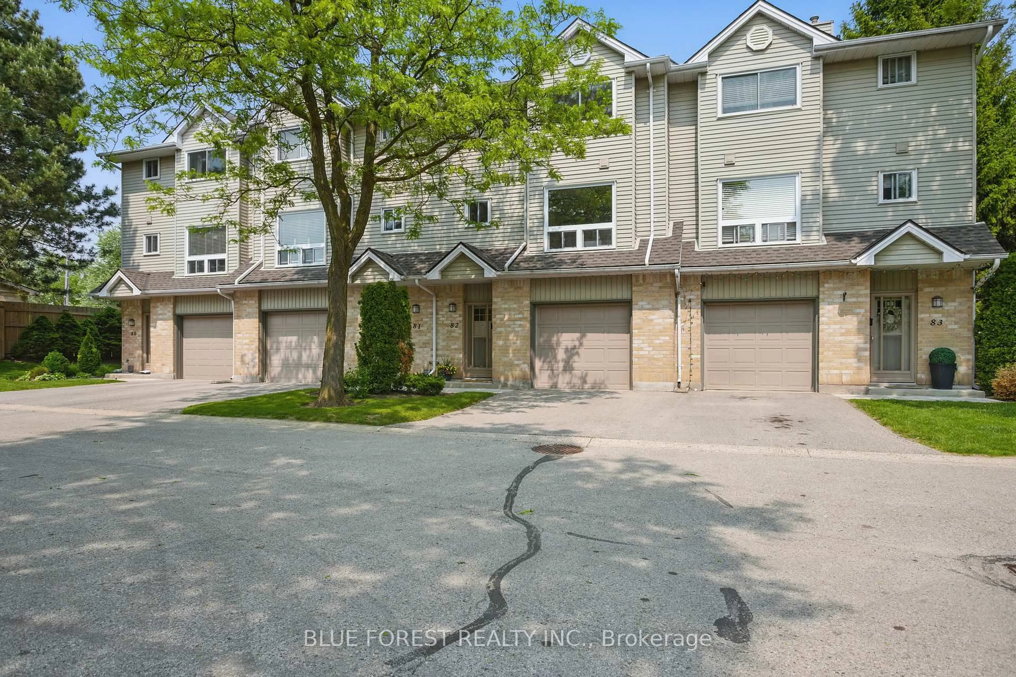 A pic from outside/outdoor area/front of a property/back of a property/a pic from drone, street for 1990 Wavell St #82, London East Ontario N5V 4N5