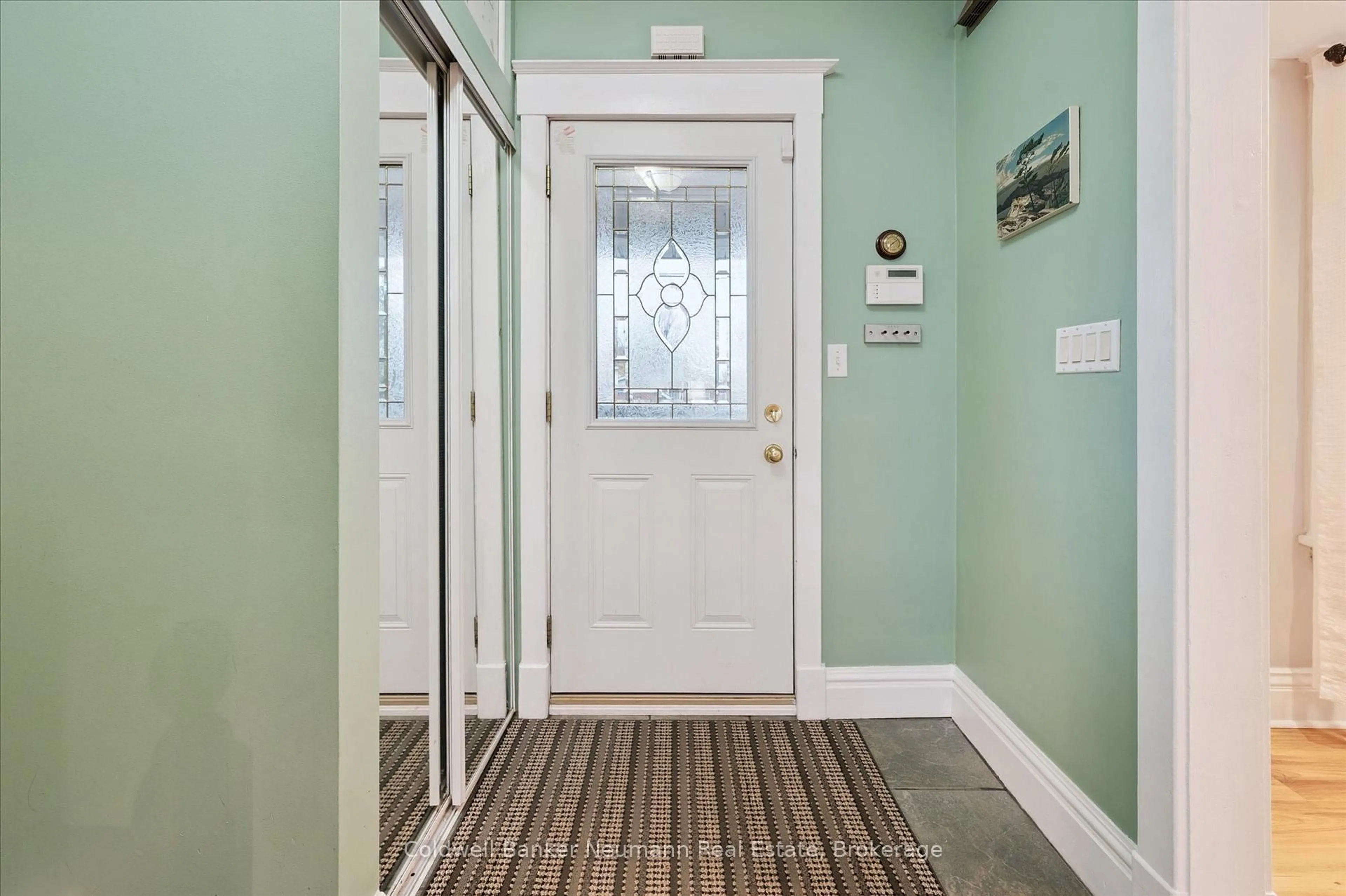 Indoor entryway for 8 Drew St, Guelph Ontario N1H 1Z5