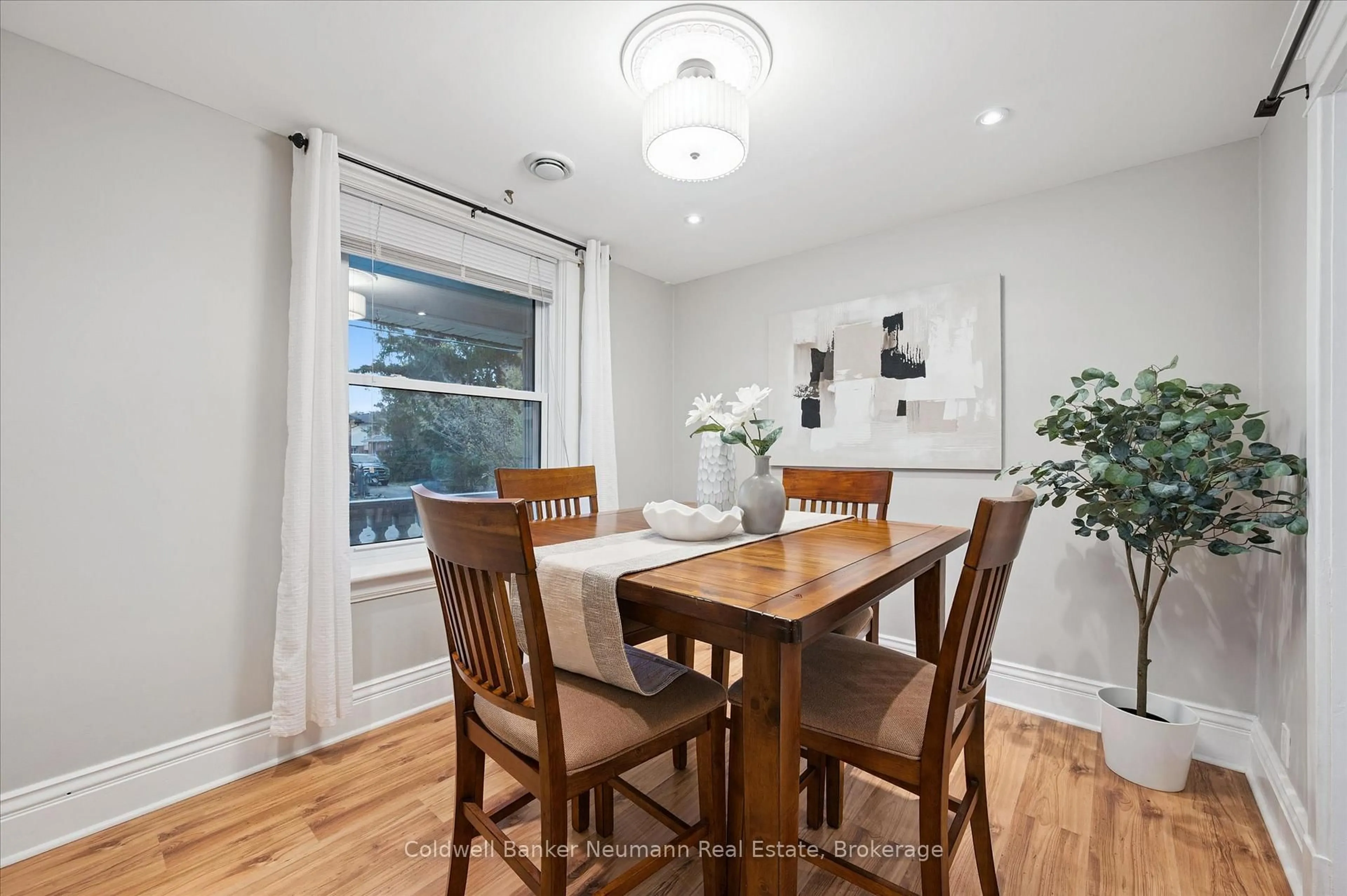 Dining room, wood/laminate floor for 8 Drew St, Guelph Ontario N1H 1Z5