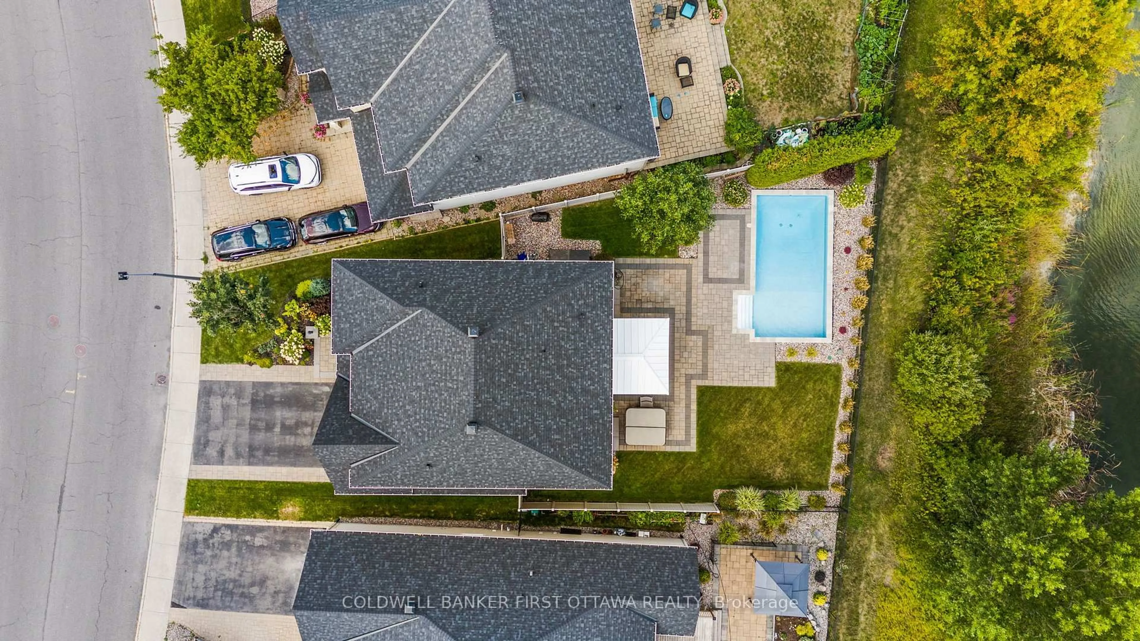 A pic from outside/outdoor area/front of a property/back of a property/a pic from drone, street for 441 Blackleaf Dr, Ottawa Ontario K2J 5S7
