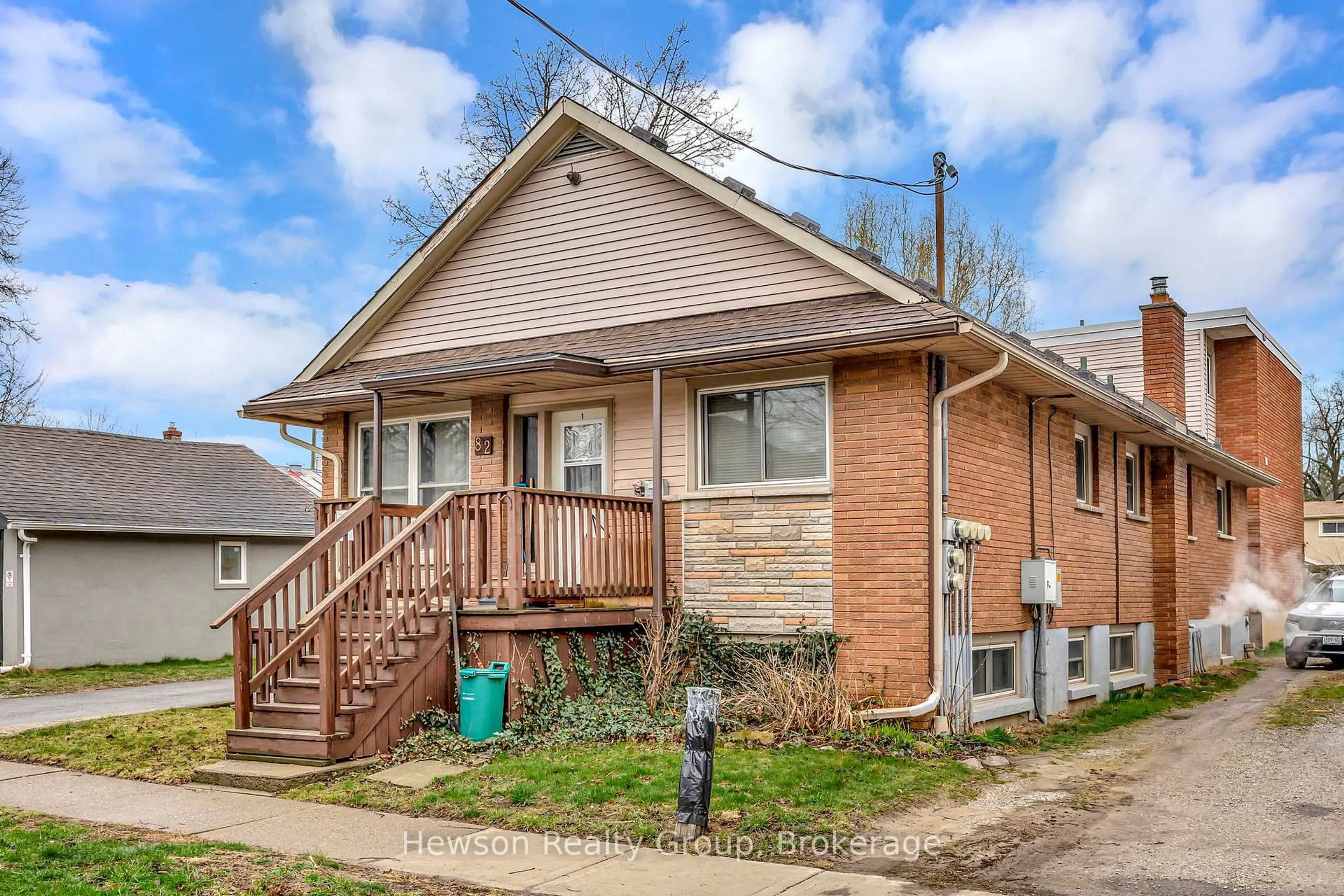 Home with brick exterior material, street for 82 Albert St, St. Catharines Ontario L2R 2H1