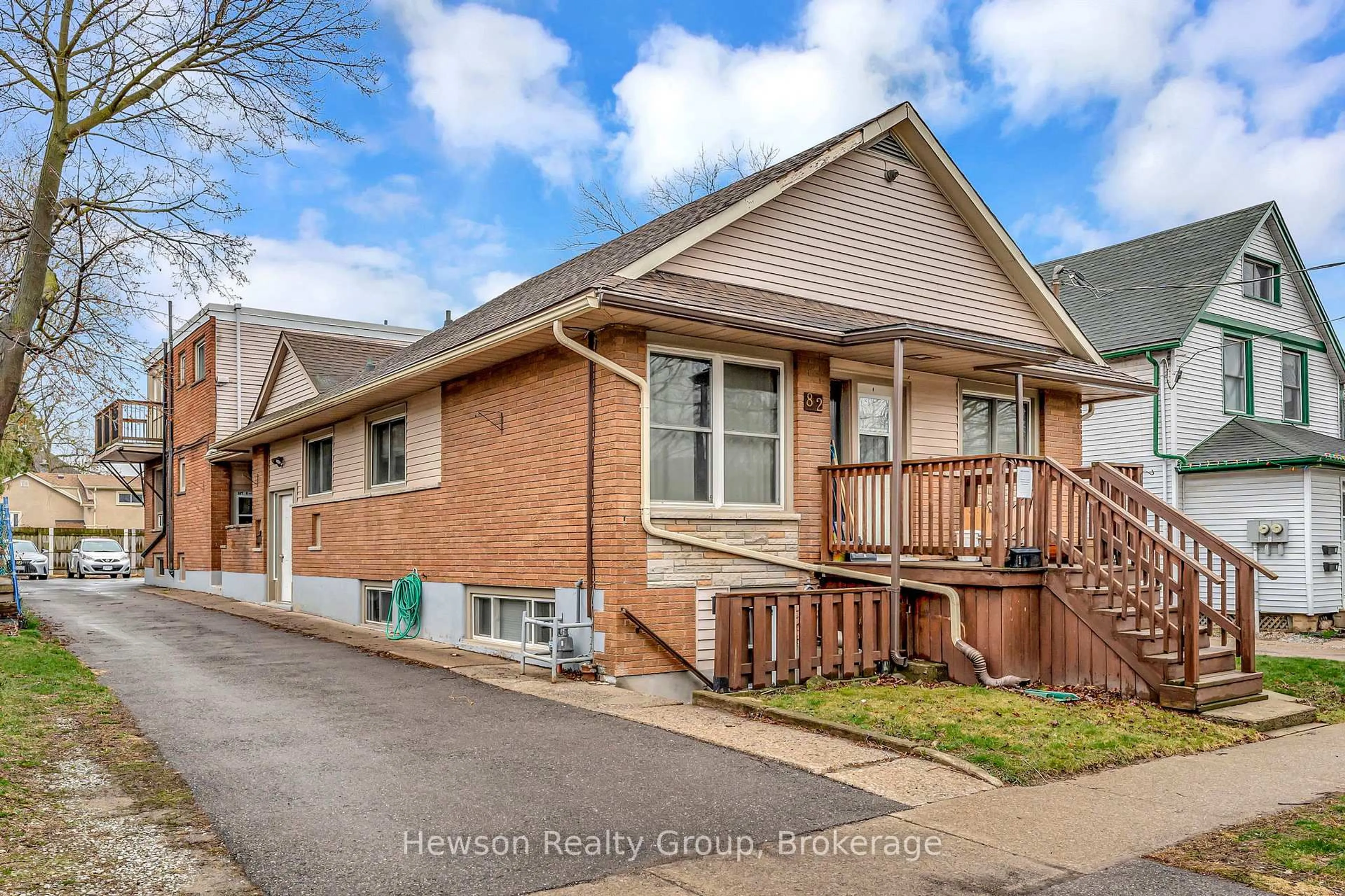 Home with brick exterior material, street for 82 Albert St, St. Catharines Ontario L2R 2H1