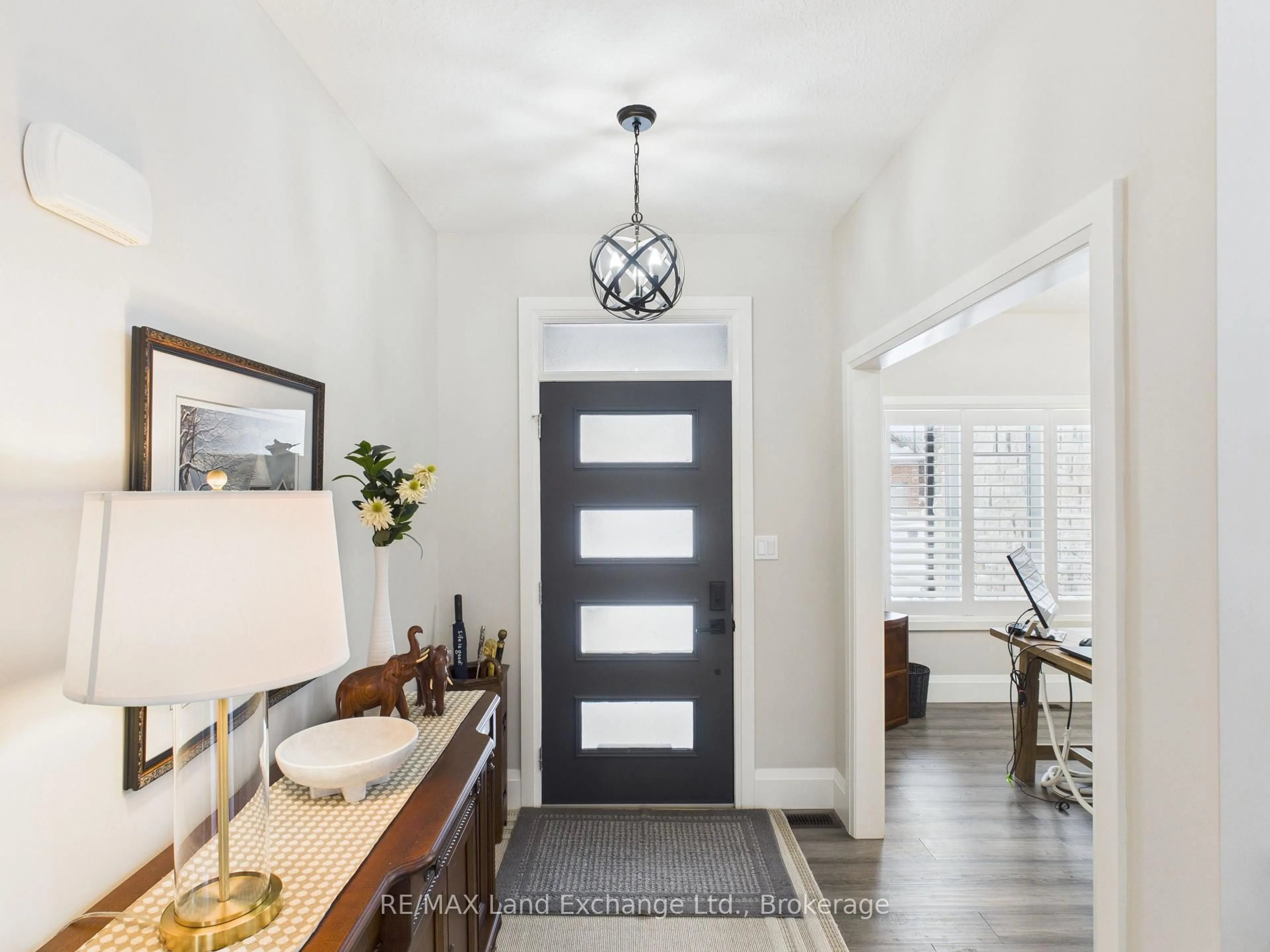 Indoor entryway for 405 Mccullough Cres, Kincardine Ontario N2Z 0A8