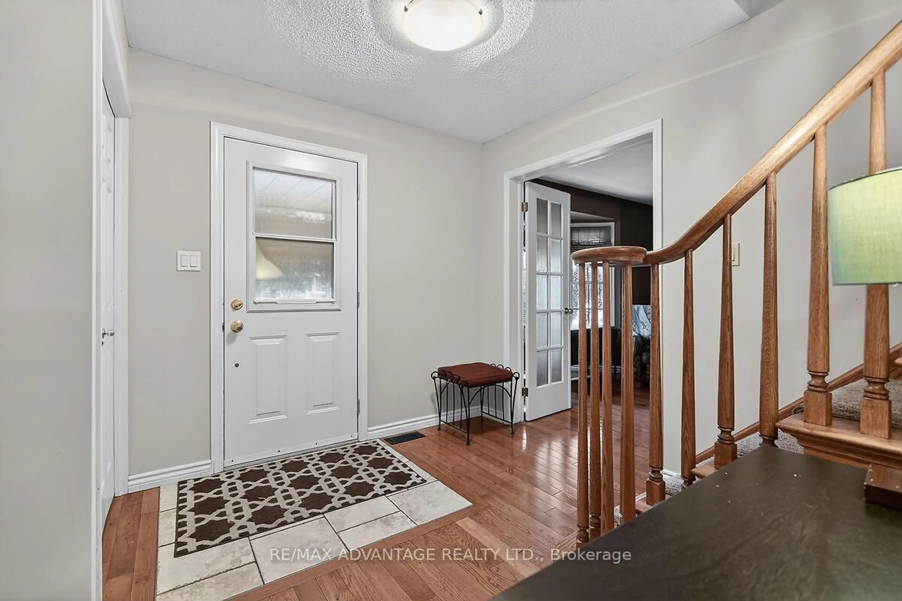 Indoor entryway for 3921 Malpass Rd, London South Ontario N6P 1E9