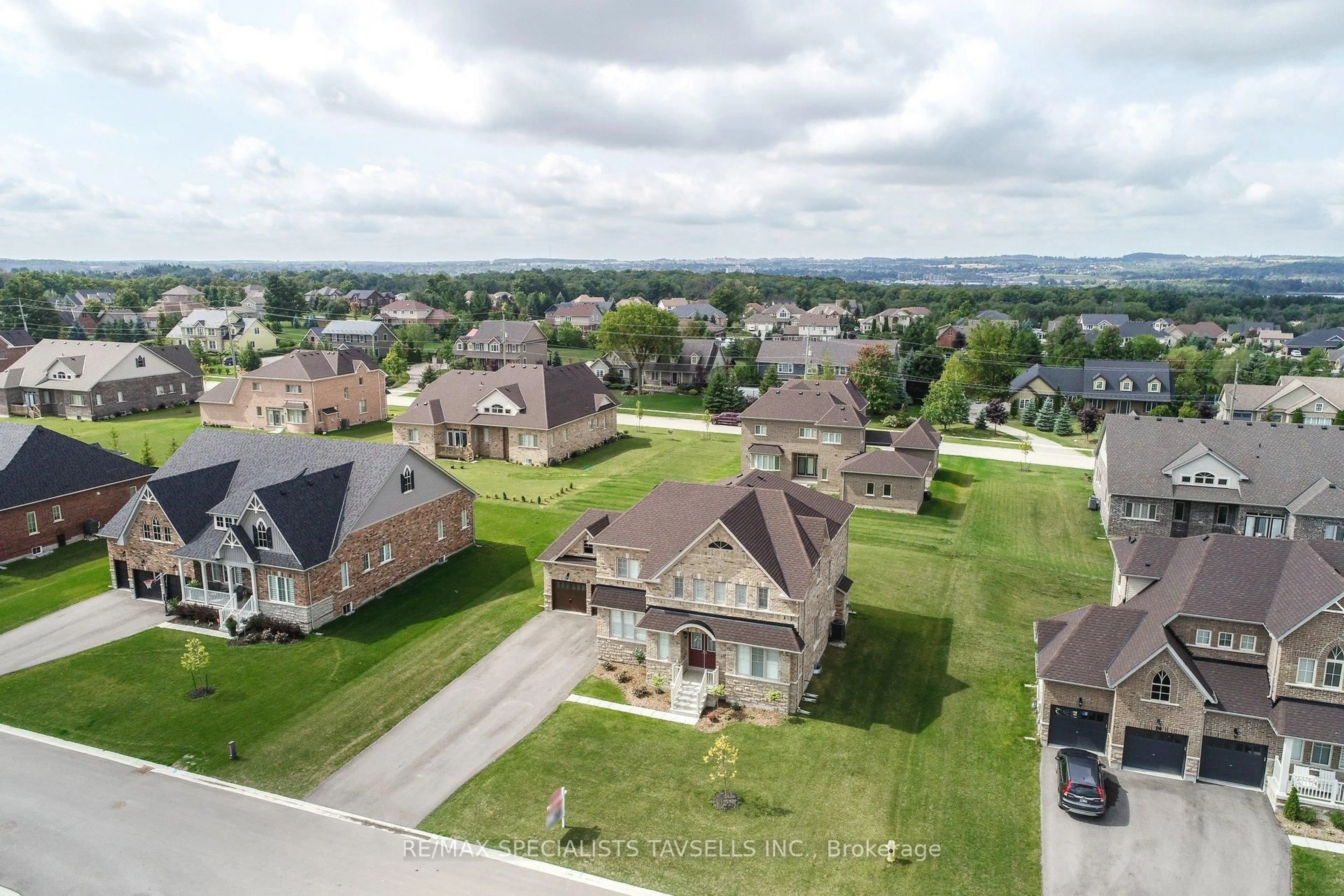 A pic from outside/outdoor area/front of a property/back of a property/a pic from drone, unknown for 16 Meek Ave, Mono Ontario L9W 6W8