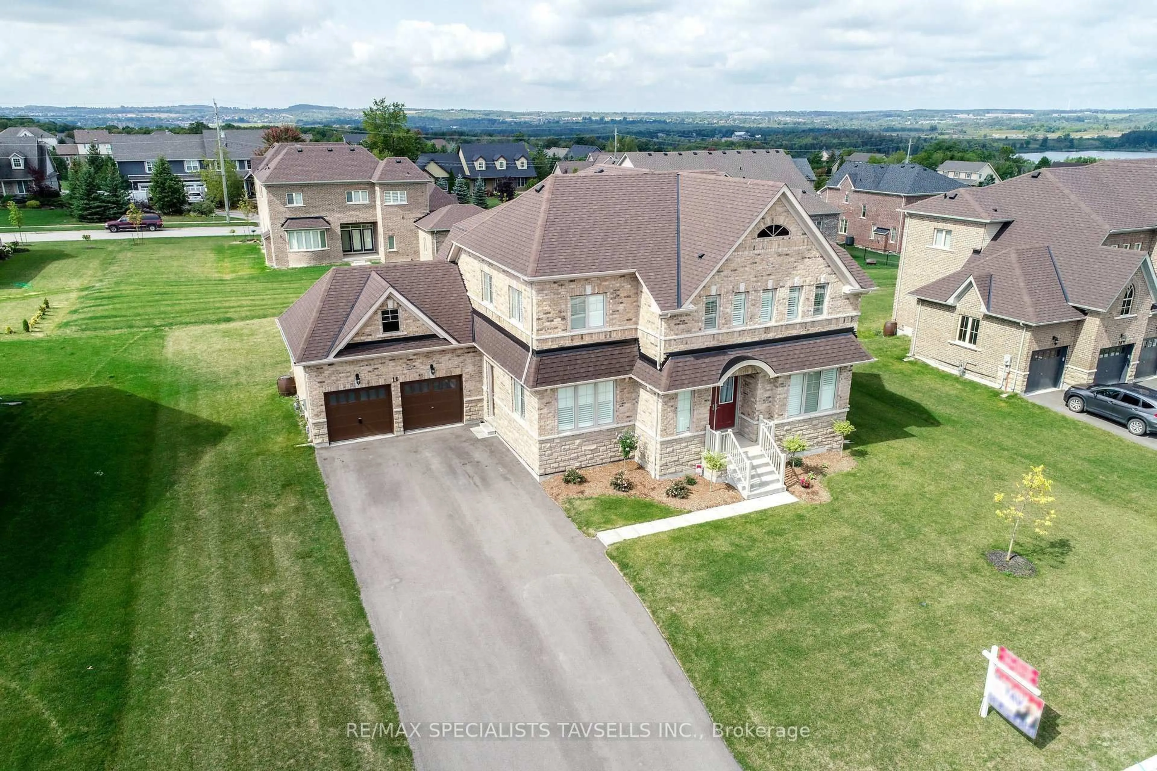 A pic from outside/outdoor area/front of a property/back of a property/a pic from drone, unknown for 16 Meek Ave, Mono Ontario L9W 6W8