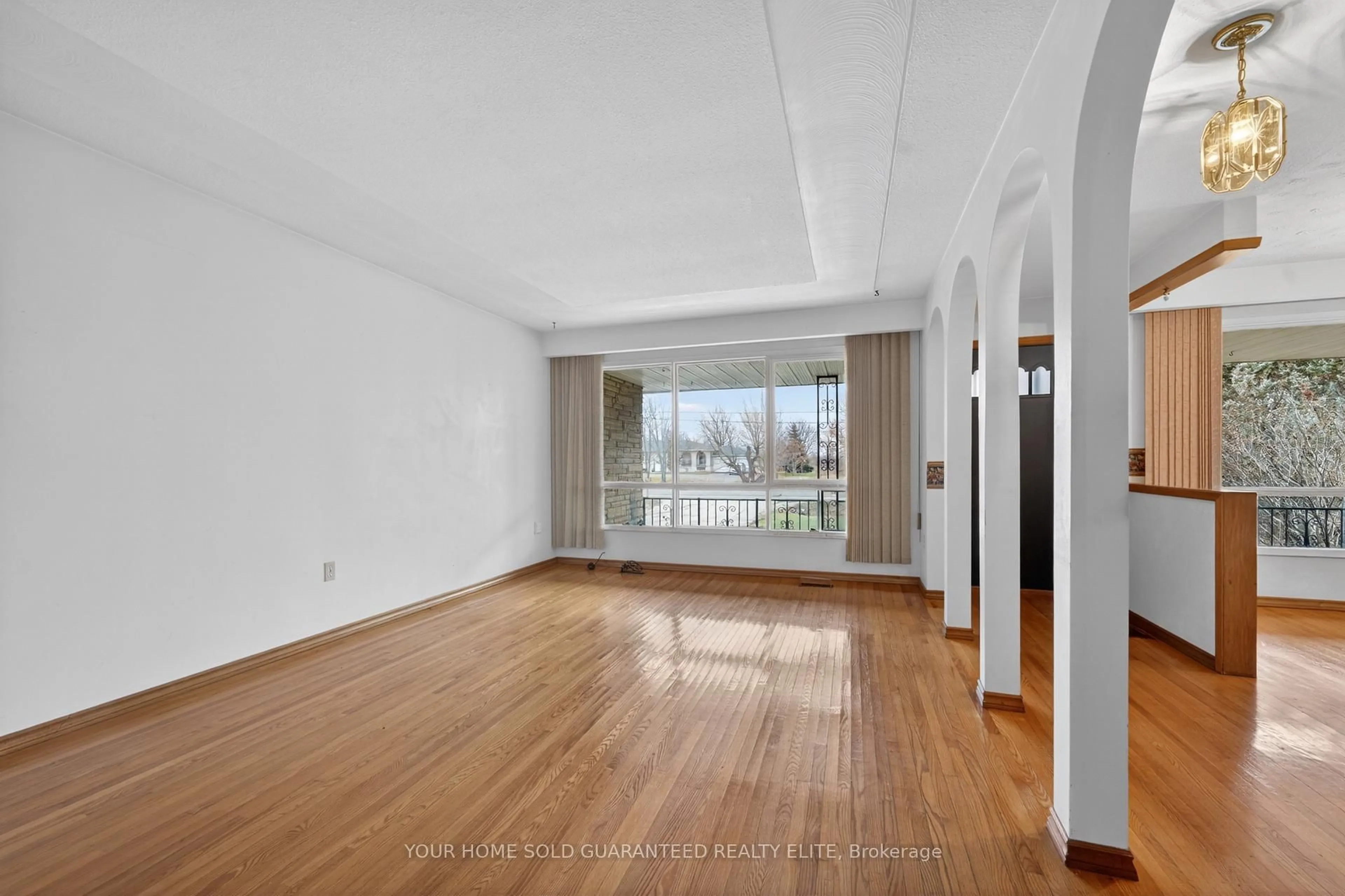 A pic of a room for 240 Mud St, Grimsby Ontario L0R 1M0