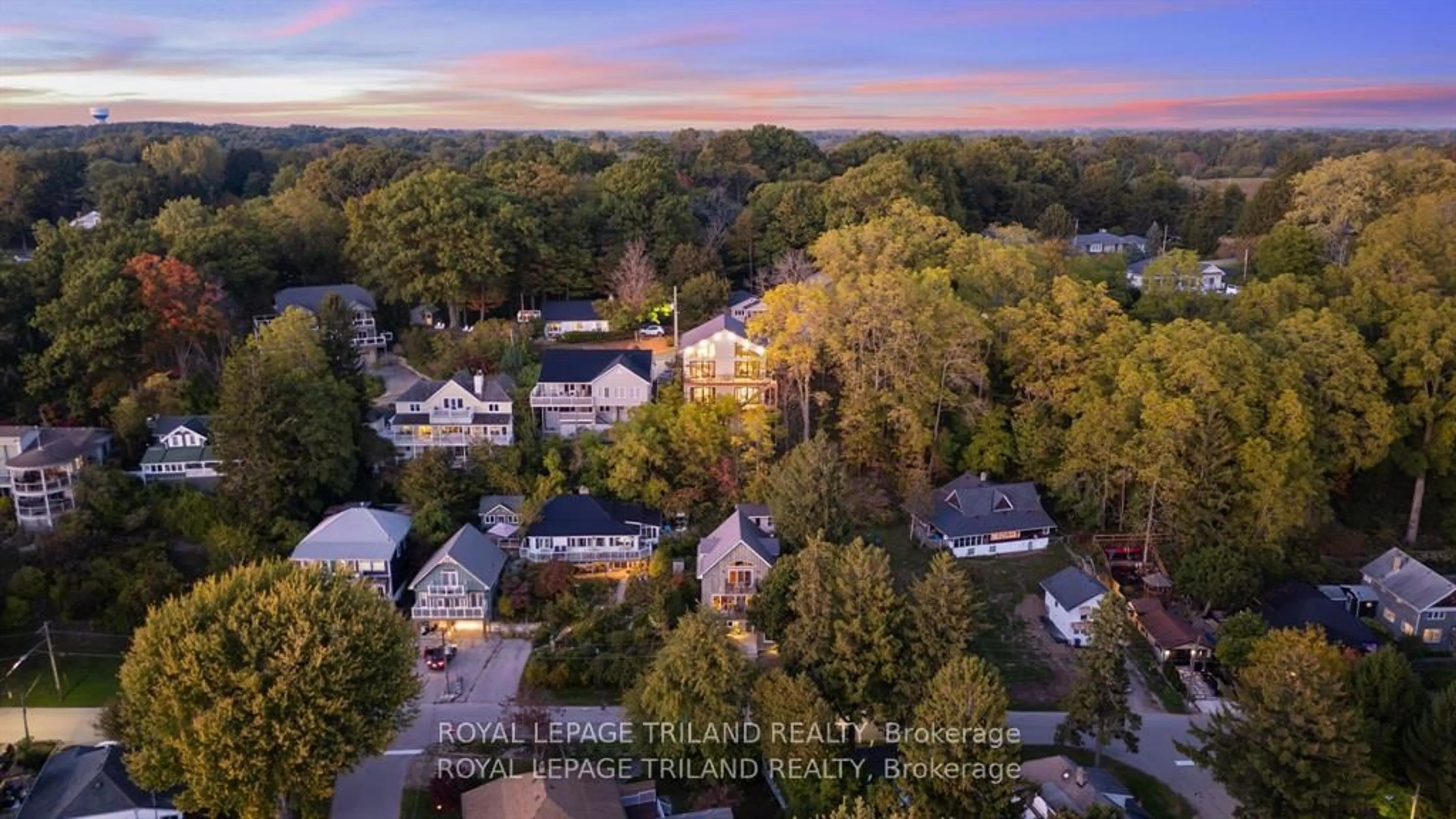 A pic from outside/outdoor area/front of a property/back of a property/a pic from drone, street for 164 Brayside St, Central Elgin Ontario N5L 1A2