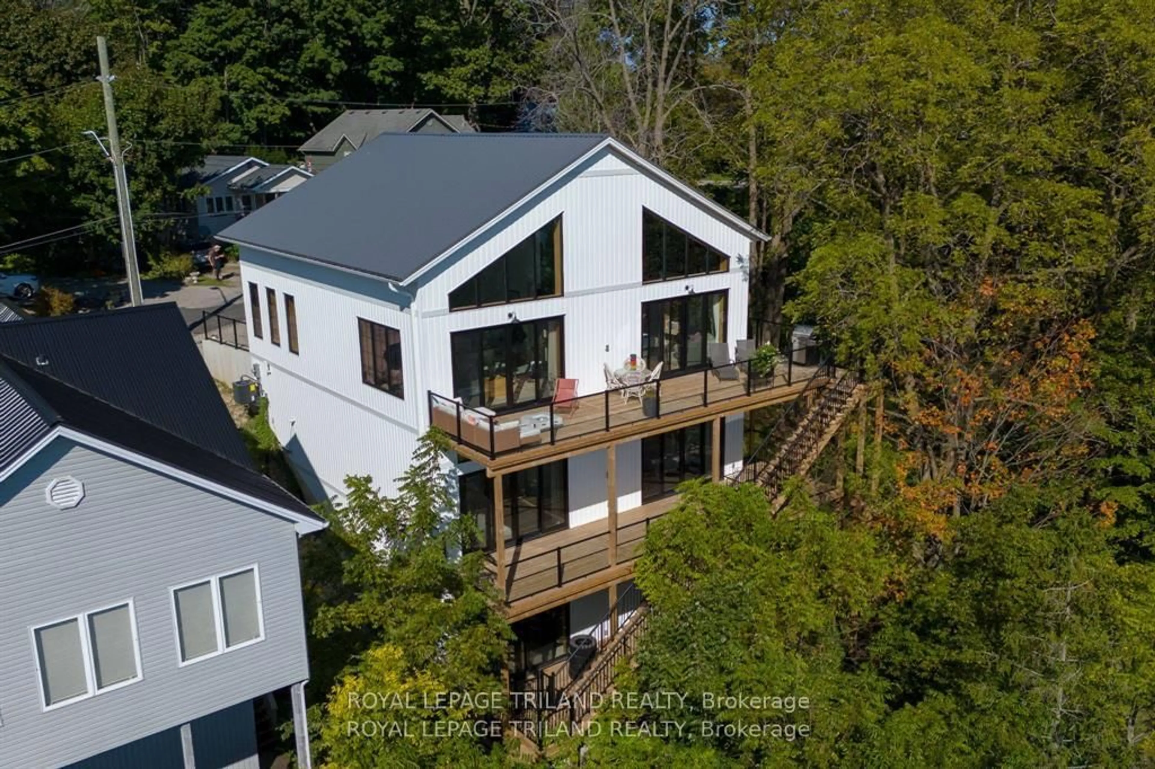 A pic from outside/outdoor area/front of a property/back of a property/a pic from drone, unknown for 164 Brayside St, Central Elgin Ontario N5L 1A2