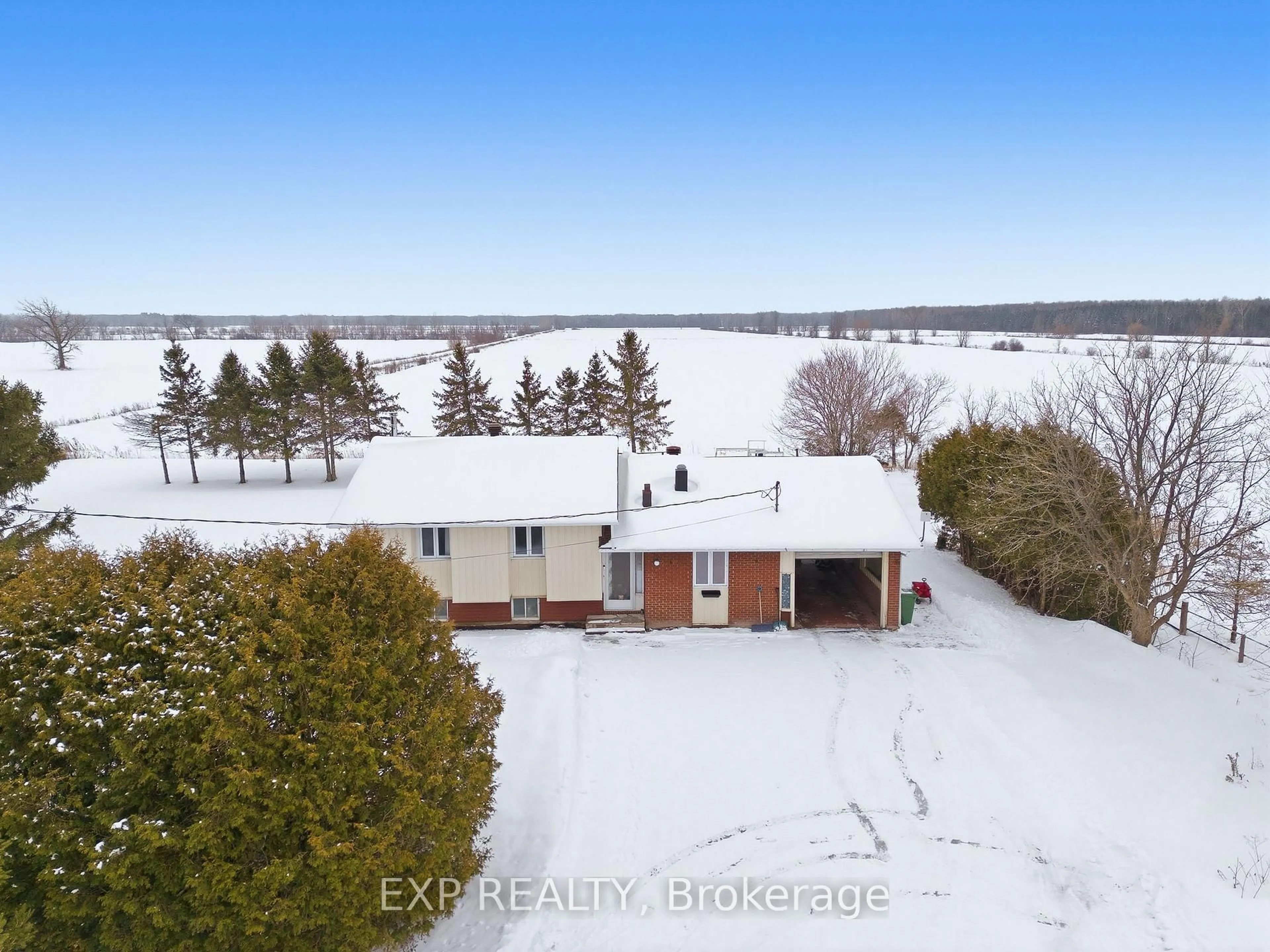 A pic from outside/outdoor area/front of a property/back of a property/a pic from drone, water/lake/river/ocean view for 1014 Filion Rd, Clarence-Rockland Ontario K0A 1N0