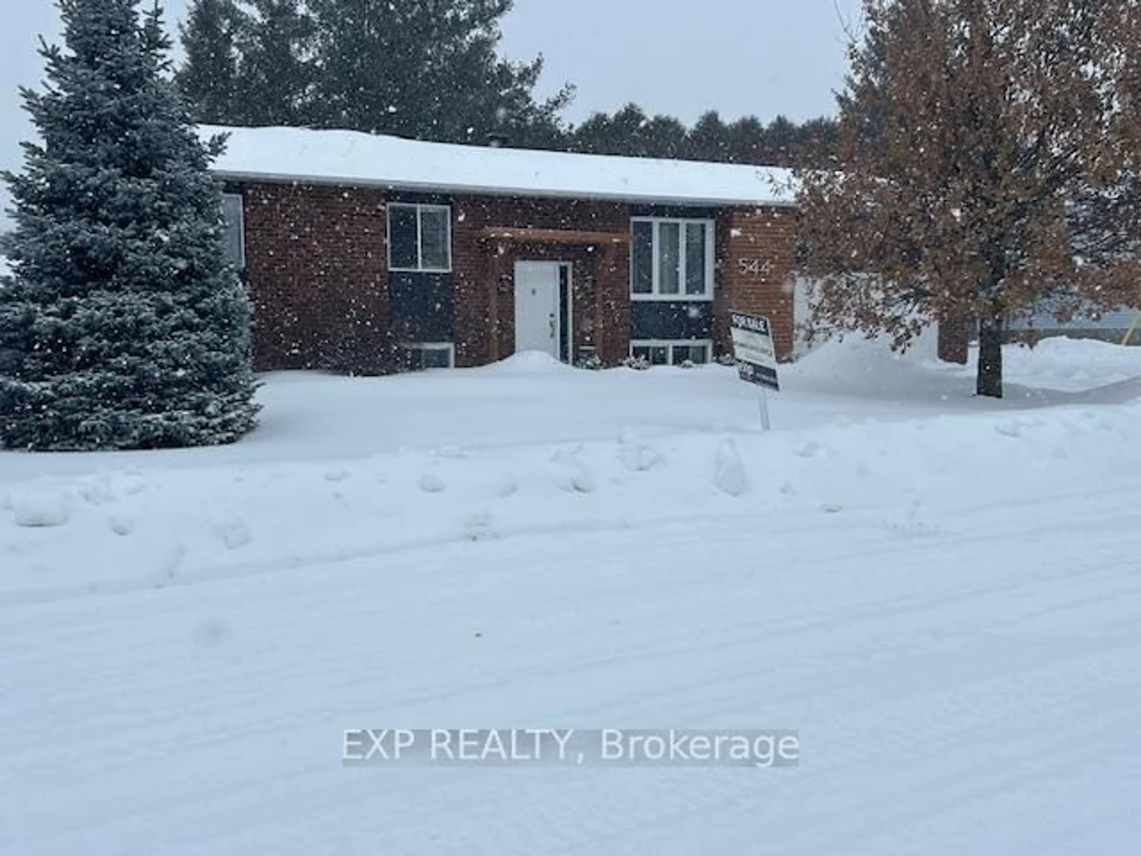 Unknown for 544 Loucks Dr, Russell Ontario K4R 1B6