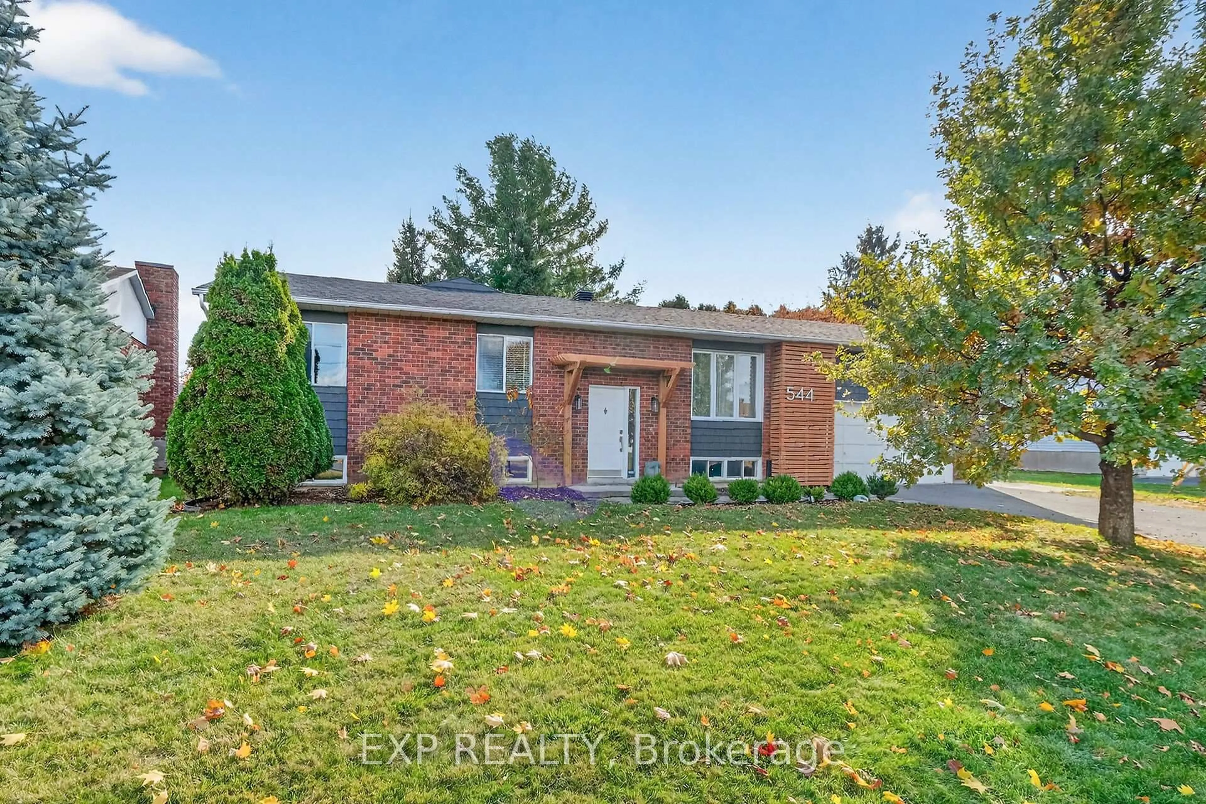 Home with brick exterior material, street for 544 Loucks Dr, Russell Ontario K4R 1B6