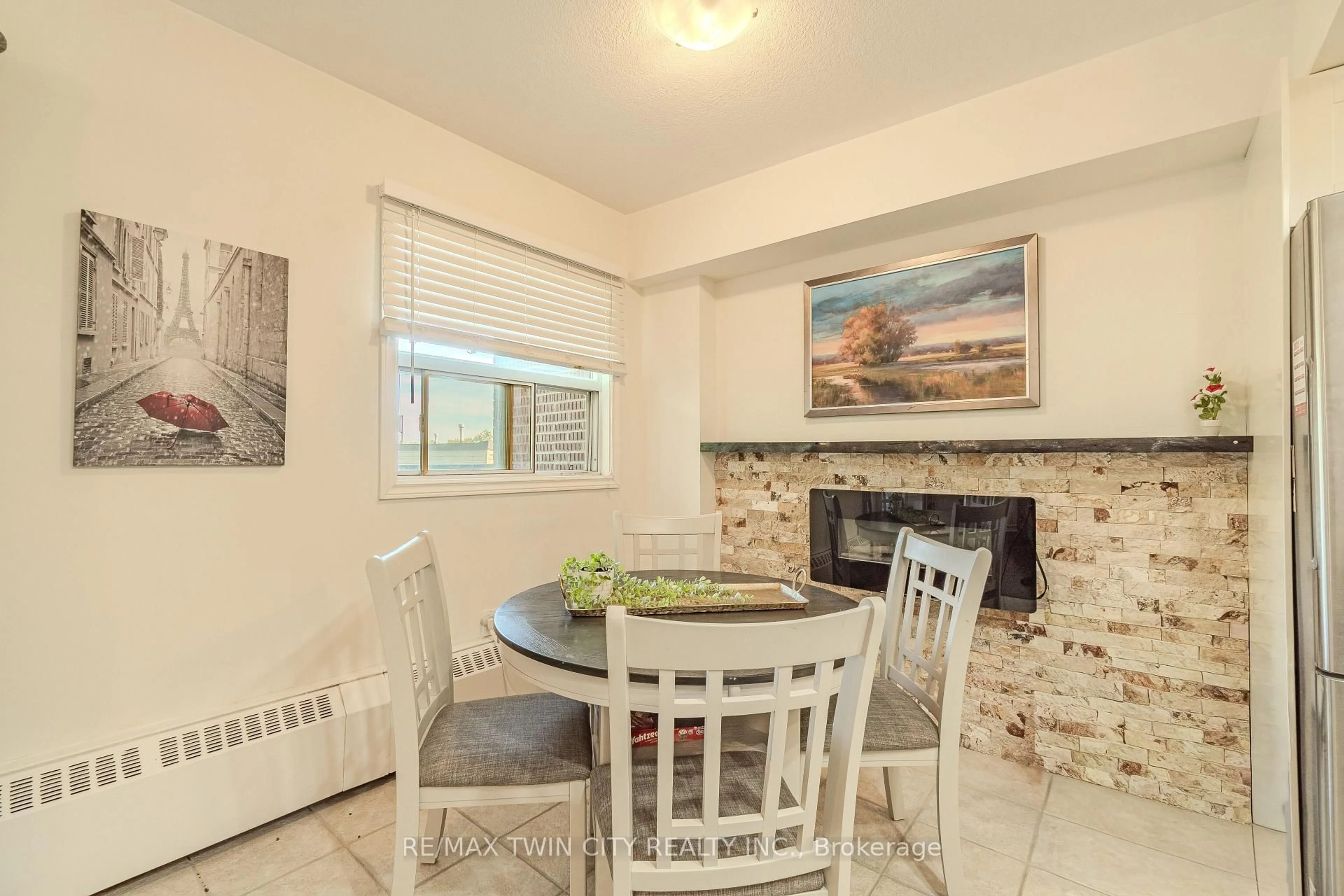 Dining room, ceramic/tile floor for 648 Grey St #305, Brantford Ontario N3S 4Y3