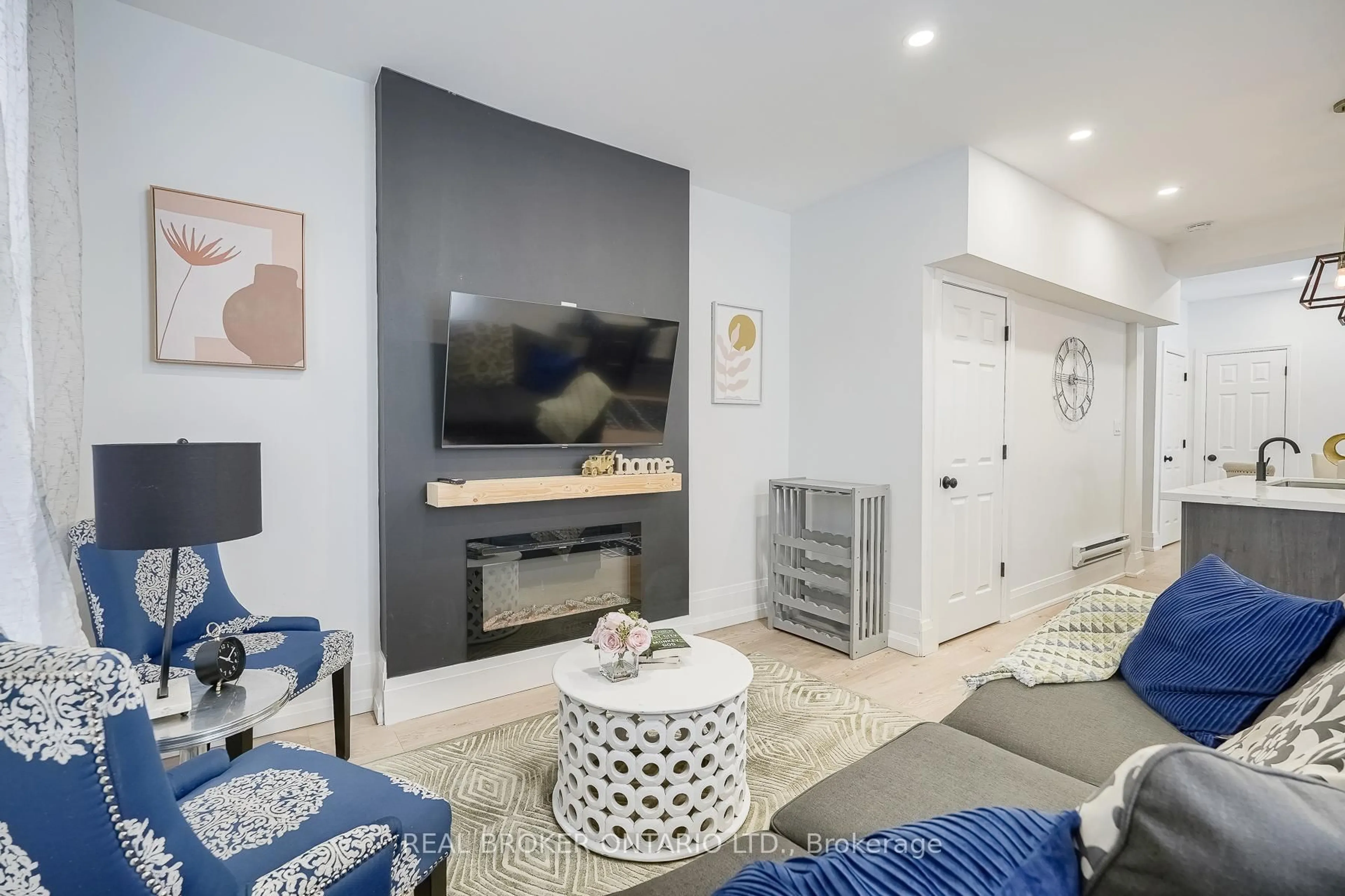 Living room with furniture, unknown for 8 Elizabeth St, St. Catharines Ontario L2R 2L1