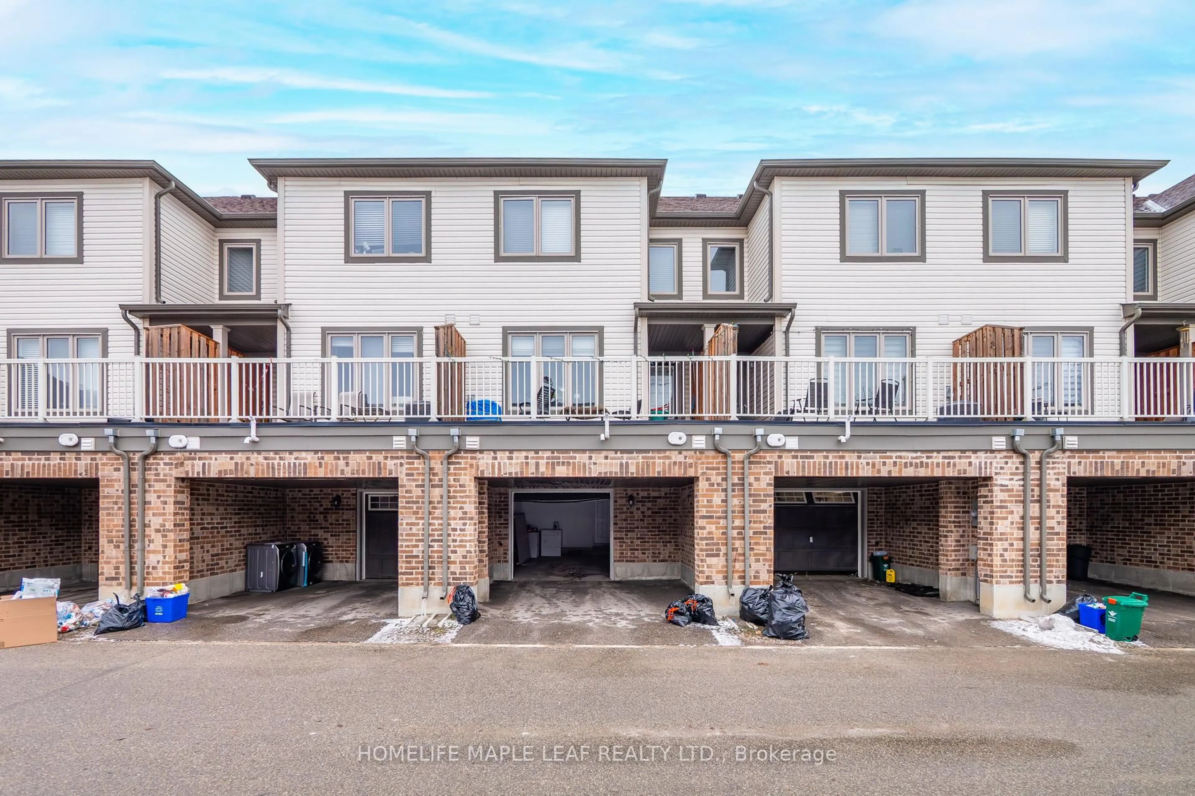 A pic from outside/outdoor area/front of a property/back of a property/a pic from drone, street for 582 Linden Dr #68, Cambridge Ontario N3H 0C9