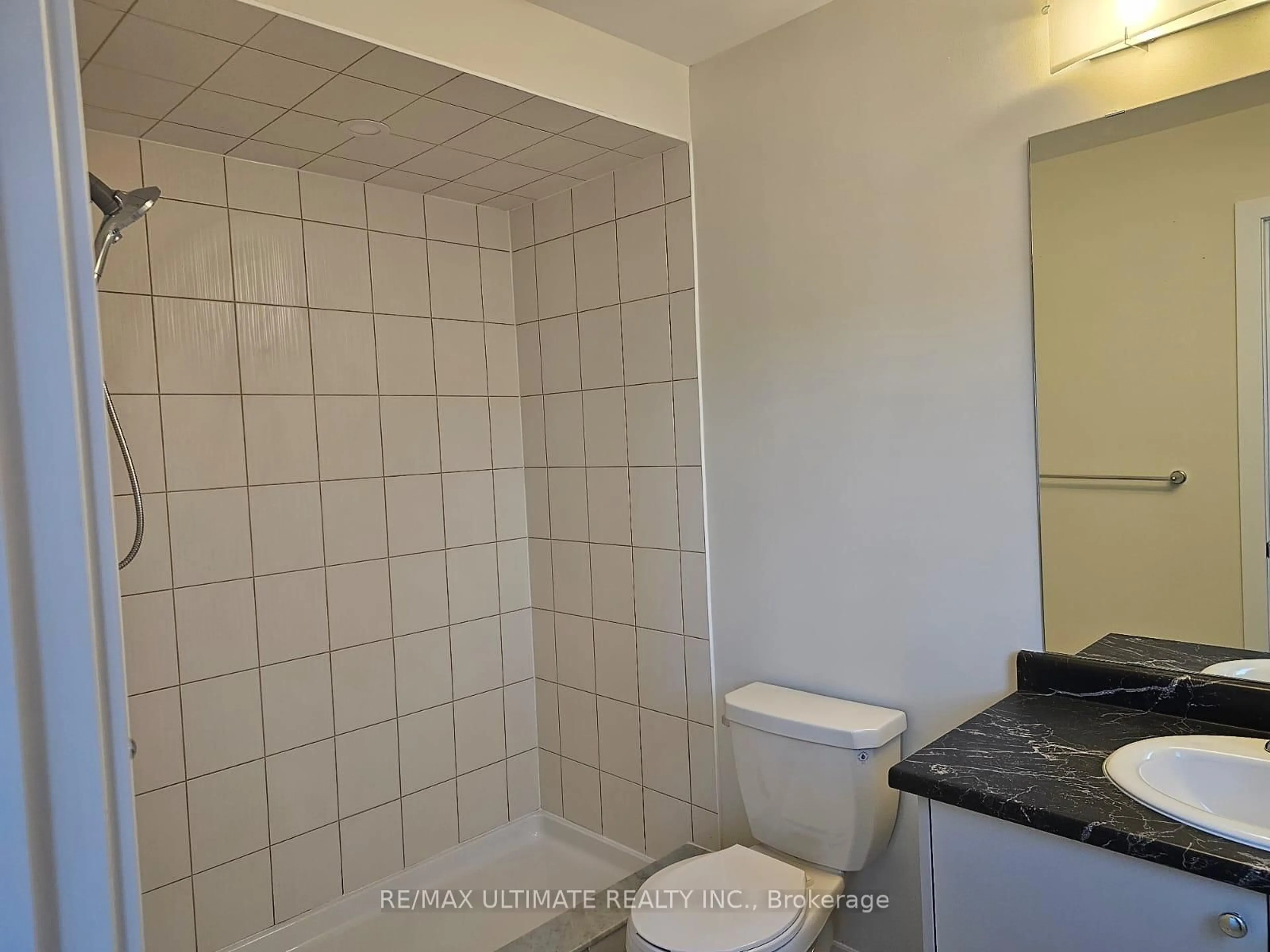 Standard bathroom, unknown for 117 Keelson St, Welland Ontario L3B 0M4