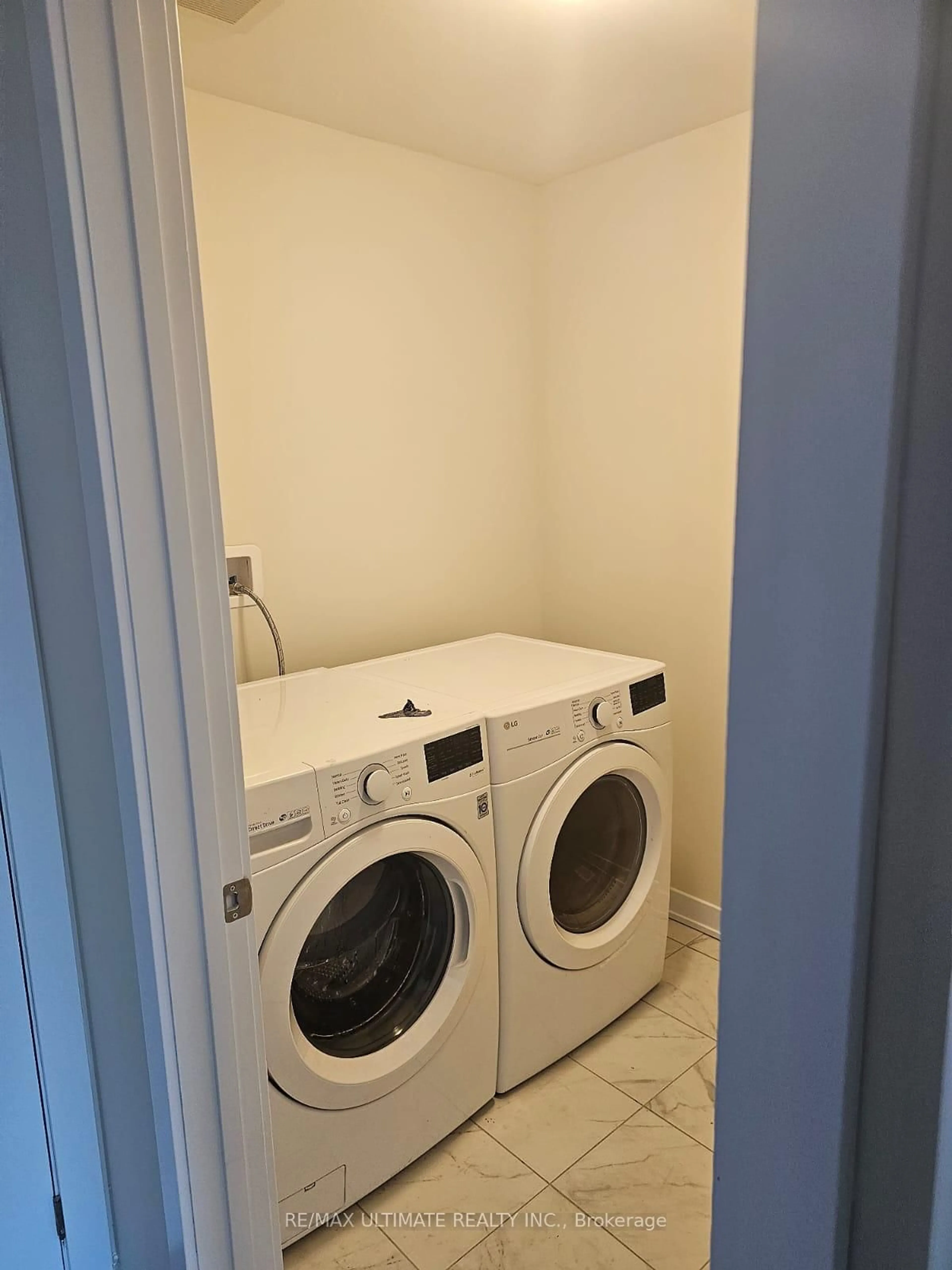 Laundry room for 117 Keelson St, Welland Ontario L3B 0M4