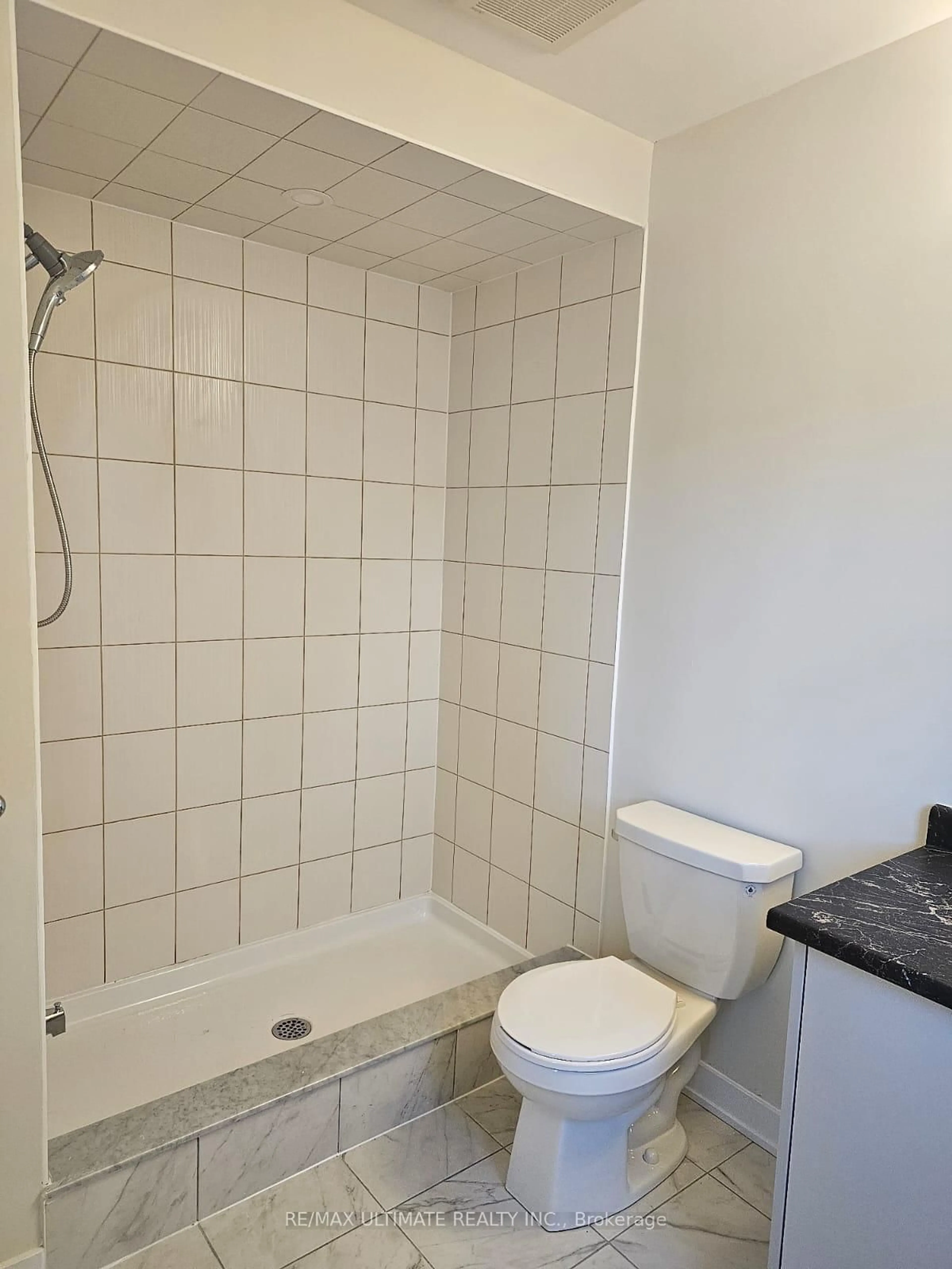 Standard bathroom, unknown for 117 Keelson St, Welland Ontario L3B 0M4