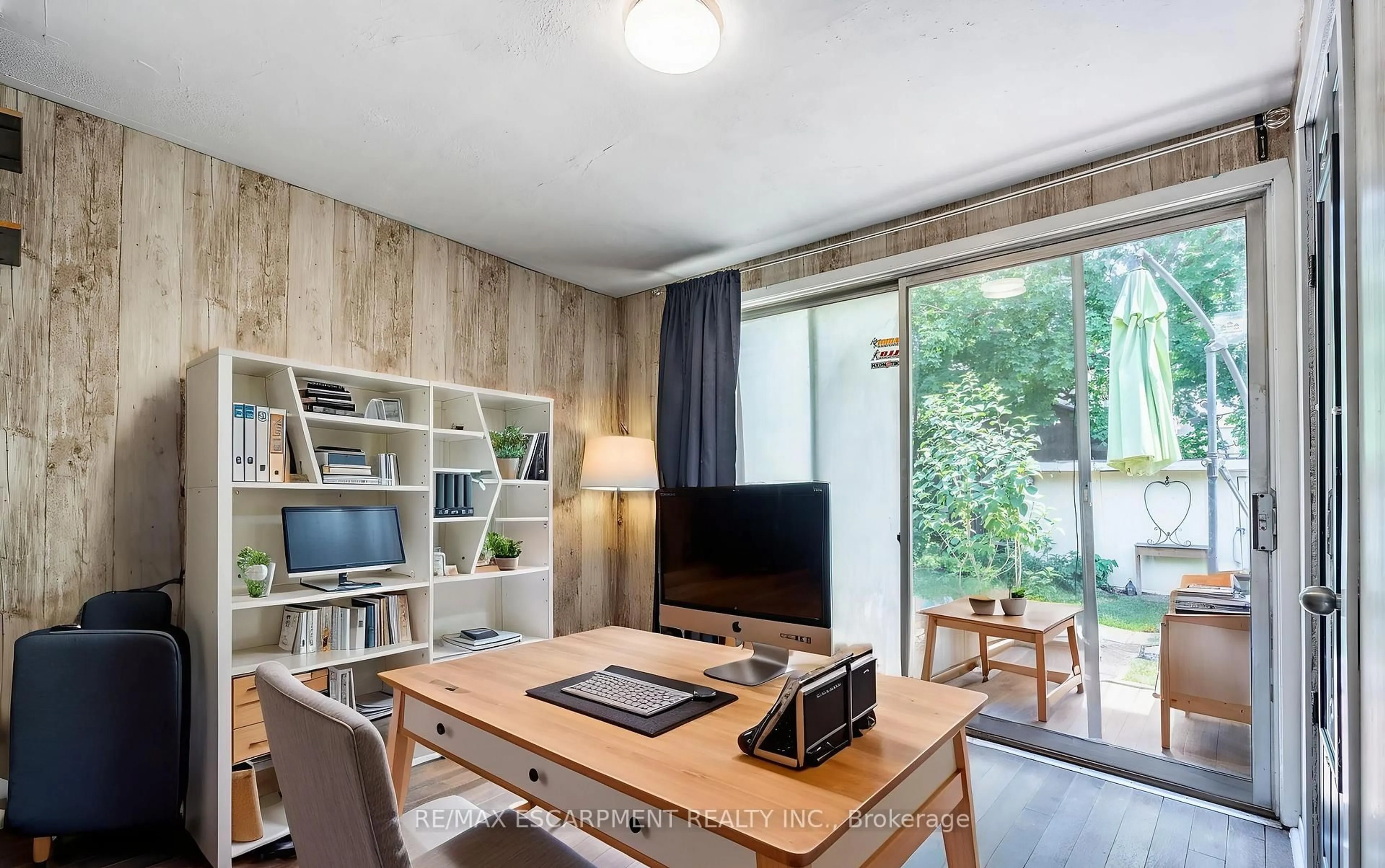 A pic of a room for 52 Connaught Ave, Hamilton Ontario L8L 6Y8