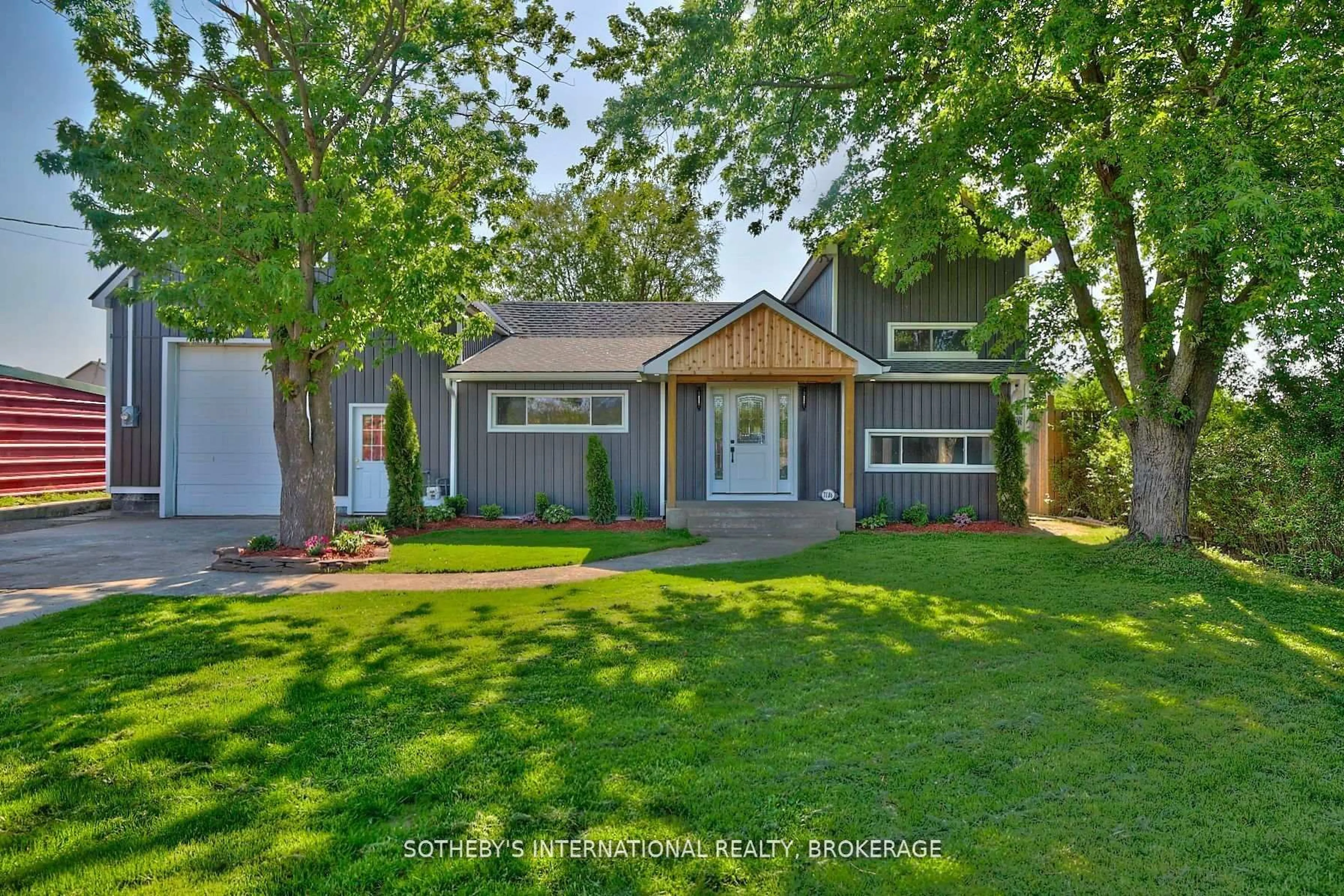 Home with vinyl exterior material, street for 7186 Garner Rd, Niagara Falls Ontario L2H 0X7