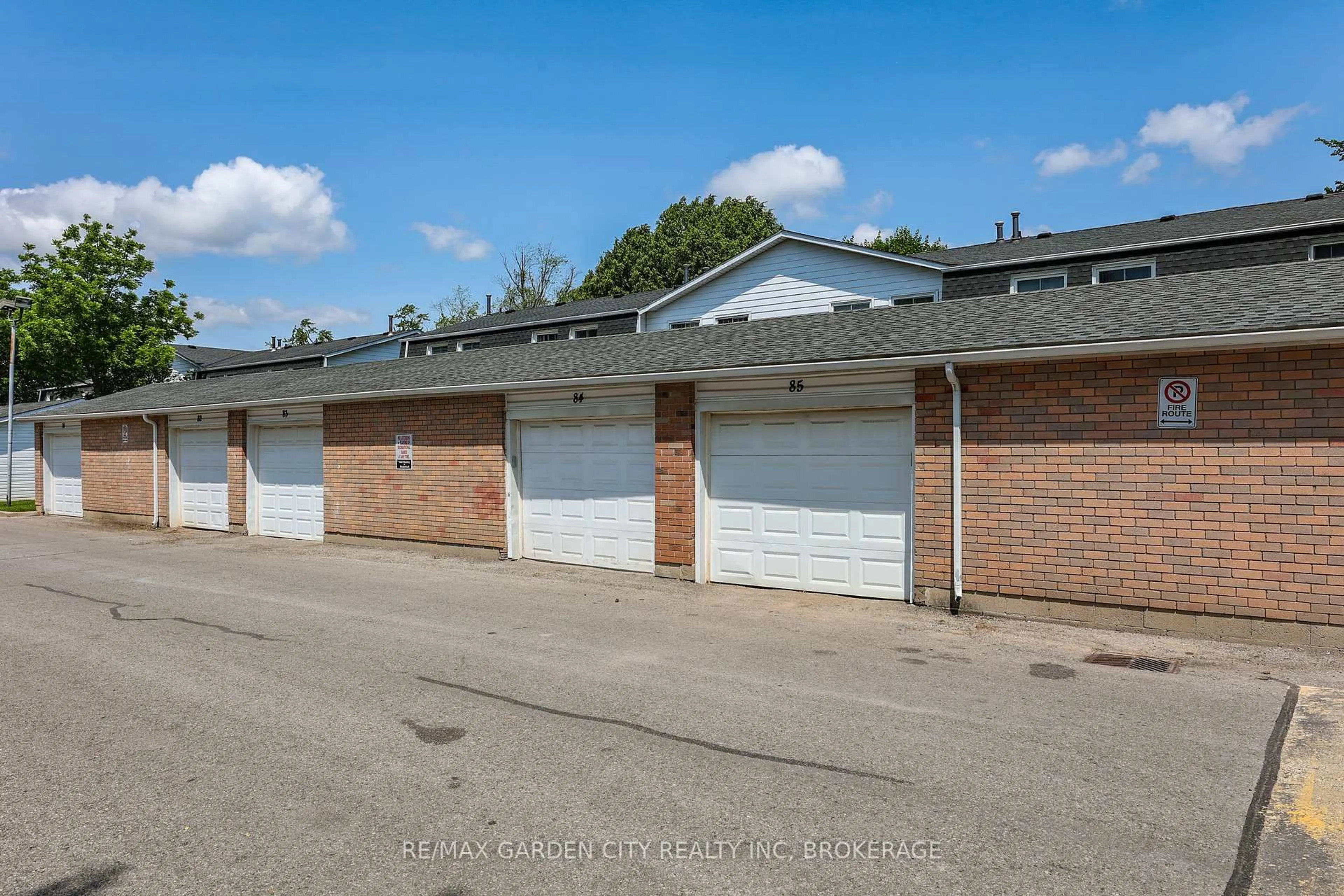 A pic from outside/outdoor area/front of a property/back of a property/a pic from drone, street for 185 Denistoun St #85, Welland Ontario L3C 6J6