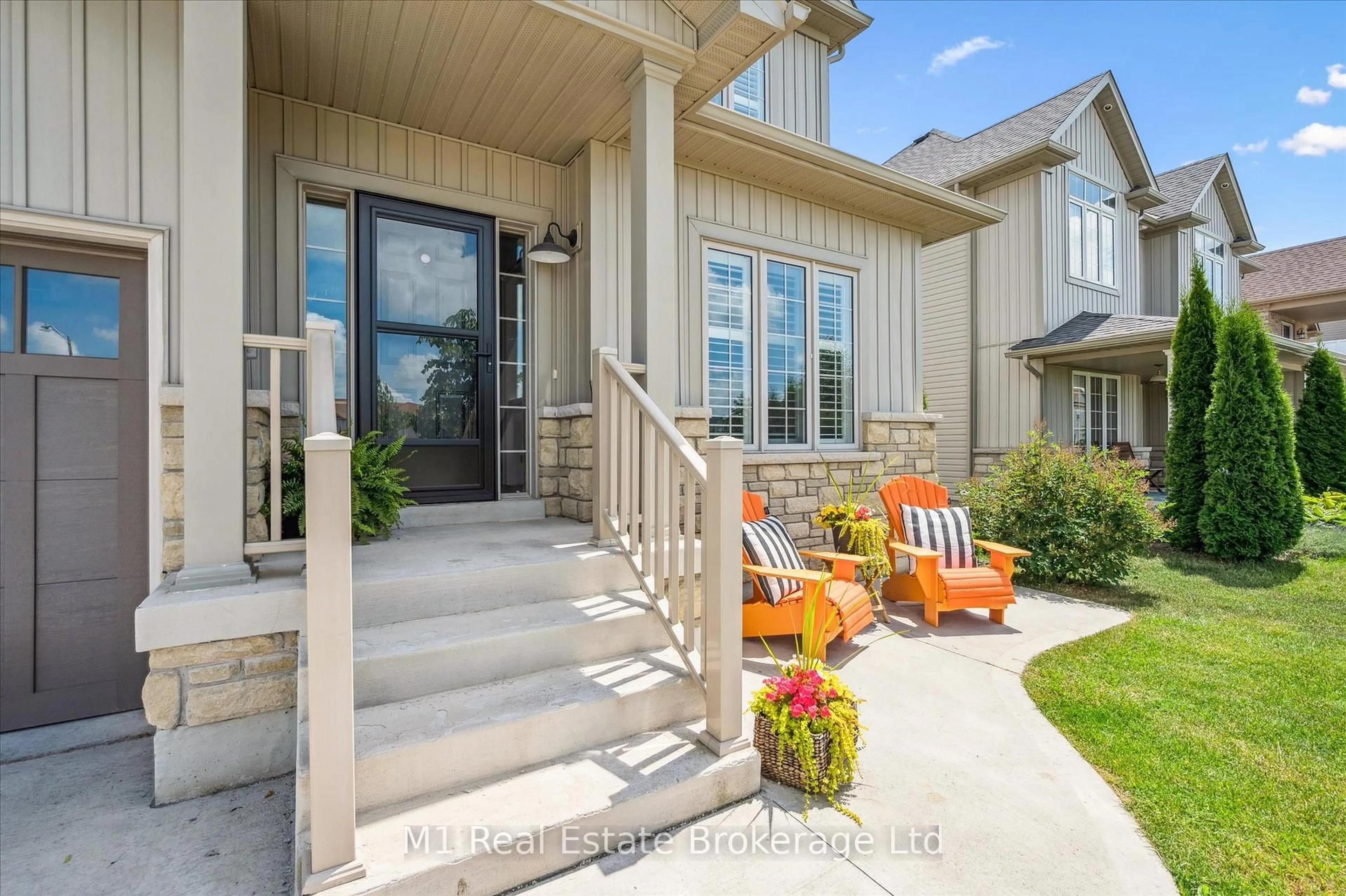 Indoor entryway for 62 Ryan St, Centre Wellington Ontario N1M 0C9