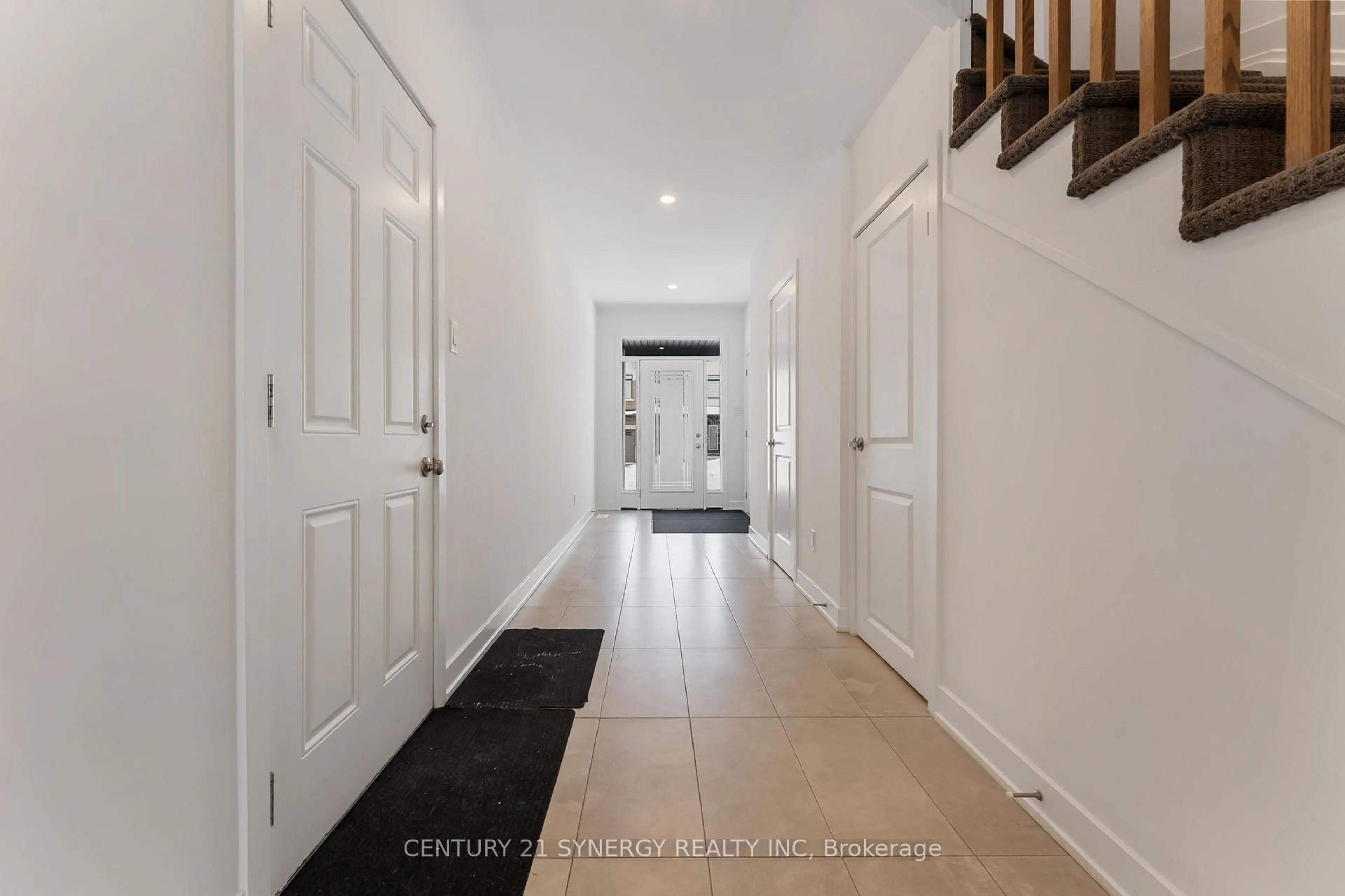 Indoor entryway for 254 Finsbury Ave, Ottawa Ontario K2S 2Y2