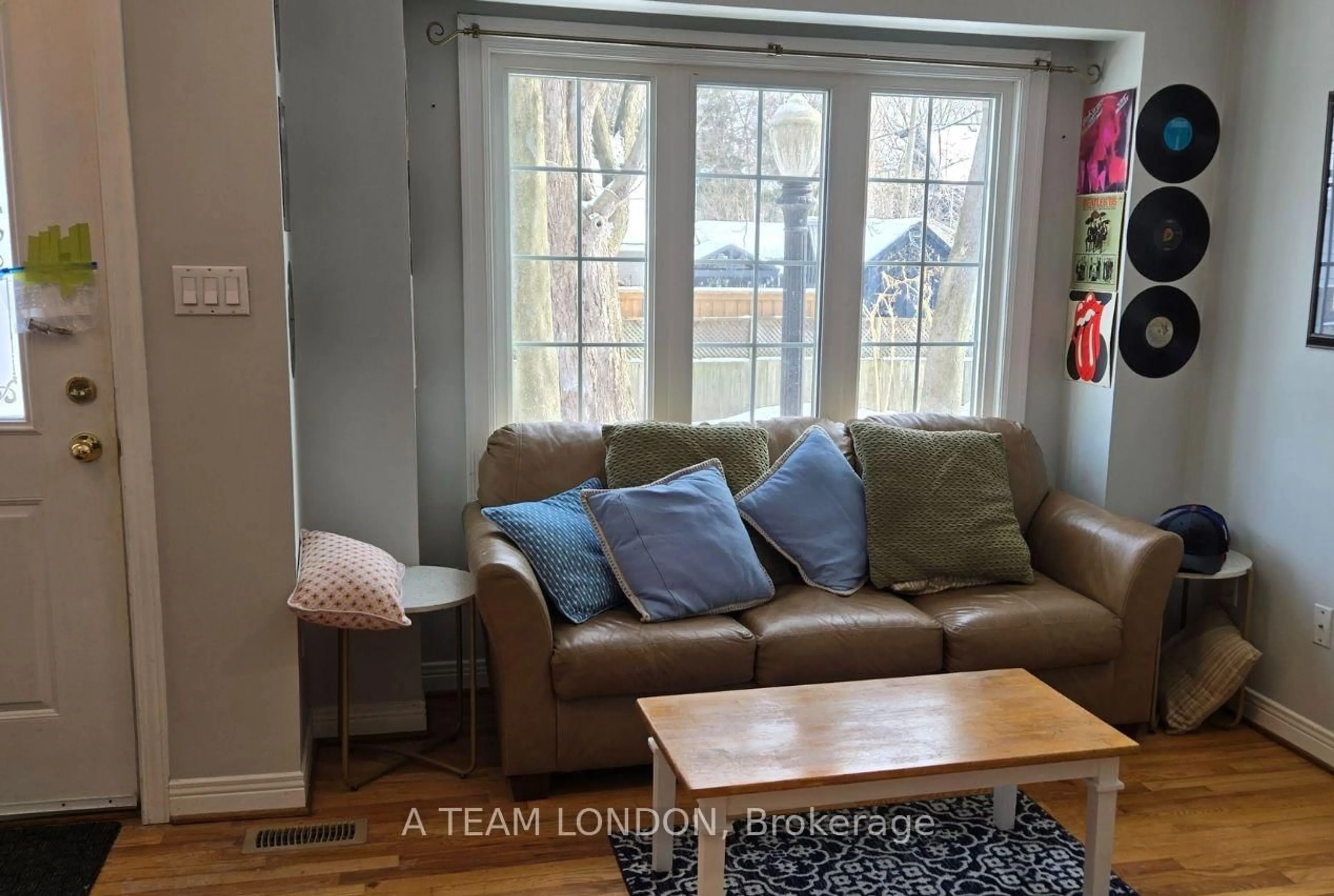 Living room with furniture, wood/laminate floor for 39 Regina St #3, London East Ontario N5Y 3B6